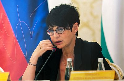 Автограф.Ирина Муцуовна Хакамада — советский и российский экономист, политический и 