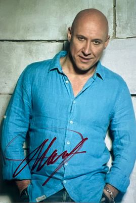 Автограф. Денис Майданов
Российский певец, автор-исполнитель песен, композитор, поэт, актёр 