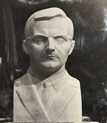 [Из архива скульптура Гендельман Е.А]. 1981 г.В 1936 году окончил МВХПУ им. М. И. Калинина в г. 