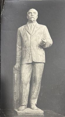 [Из архива скульптура Гендельман Е.А]. 12х23 см.В 1936 году окончил МВХПУ им. М. И. Калинина в 