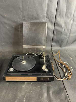 Lot 601 ER Realistic Turntable Powered On Burns Auction Appraisal