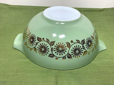 Vintage Pyrex No. 21 Gold Medallion Mixing Bowl. In-house shipping available. Pickup is Tuesday 