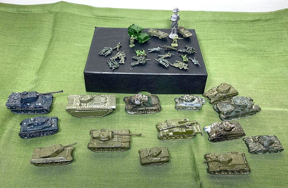 Group of Vintage Army Men, Vehicles and Tanks. In-house shipping available. Pickup is Tuesday 