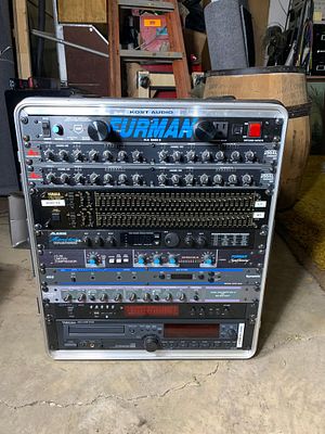 Lot 5113 - AUDIO Integrated Pro Audio Rack System w Power Conditioner ...