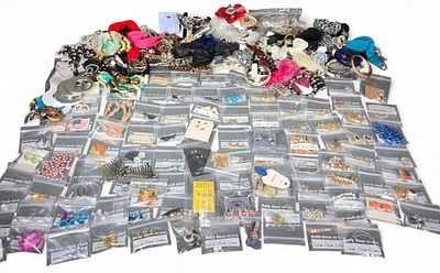 Lot 27554 Assorted Bulk Lot Multi color Costume Jewelry Hair