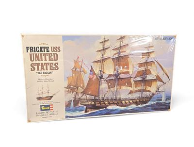 Revell FRIGATE USS United States "Old Waggon" H-396 1/96 Scale Model Kit, 1976. A Revell FRIGATE 