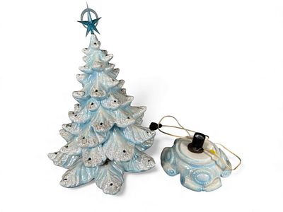 Vintage-Style Light-Up Ceramic Christmas Tree with Illuminating Base and Star Topper. A 