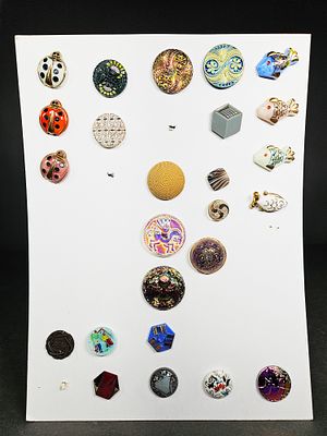 A Collection of Vintage and Antique Art Glass and Novelty Buttons. This assortment of vintage 