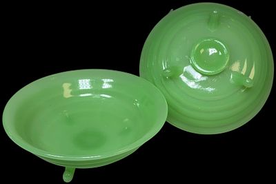 A Pair of Vintage Jadeite Glass Three-Footed Bowls in the Moderntone Pattern. This lot consists 