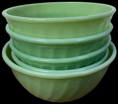 A Set of Five Fire-King Jadeite Swirl Pattern Mixing Bowls. A set of five graduated mixing bowls 