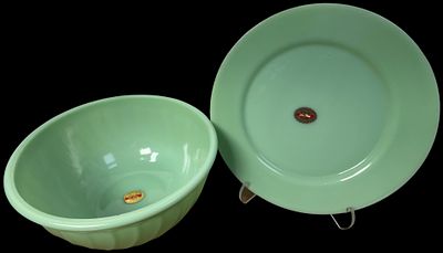 Two Anchor Hocking Fire-King 2000 Jadeite Glass Items Including Swirl Mixing Bowl and Dinner Plate. 