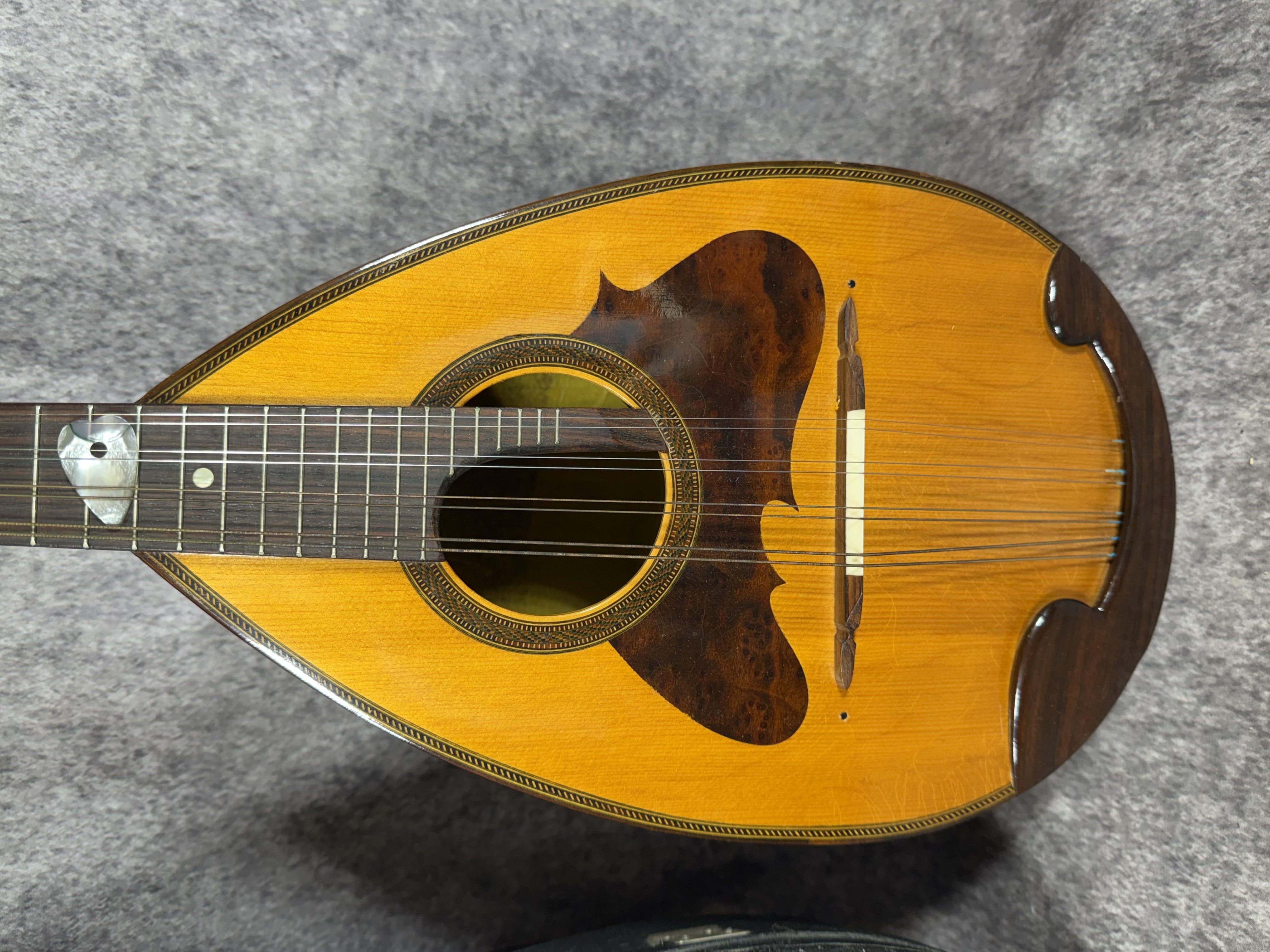 1970 Suzuki Violin Co. No. 230 Bowl-back Mandolin with Case