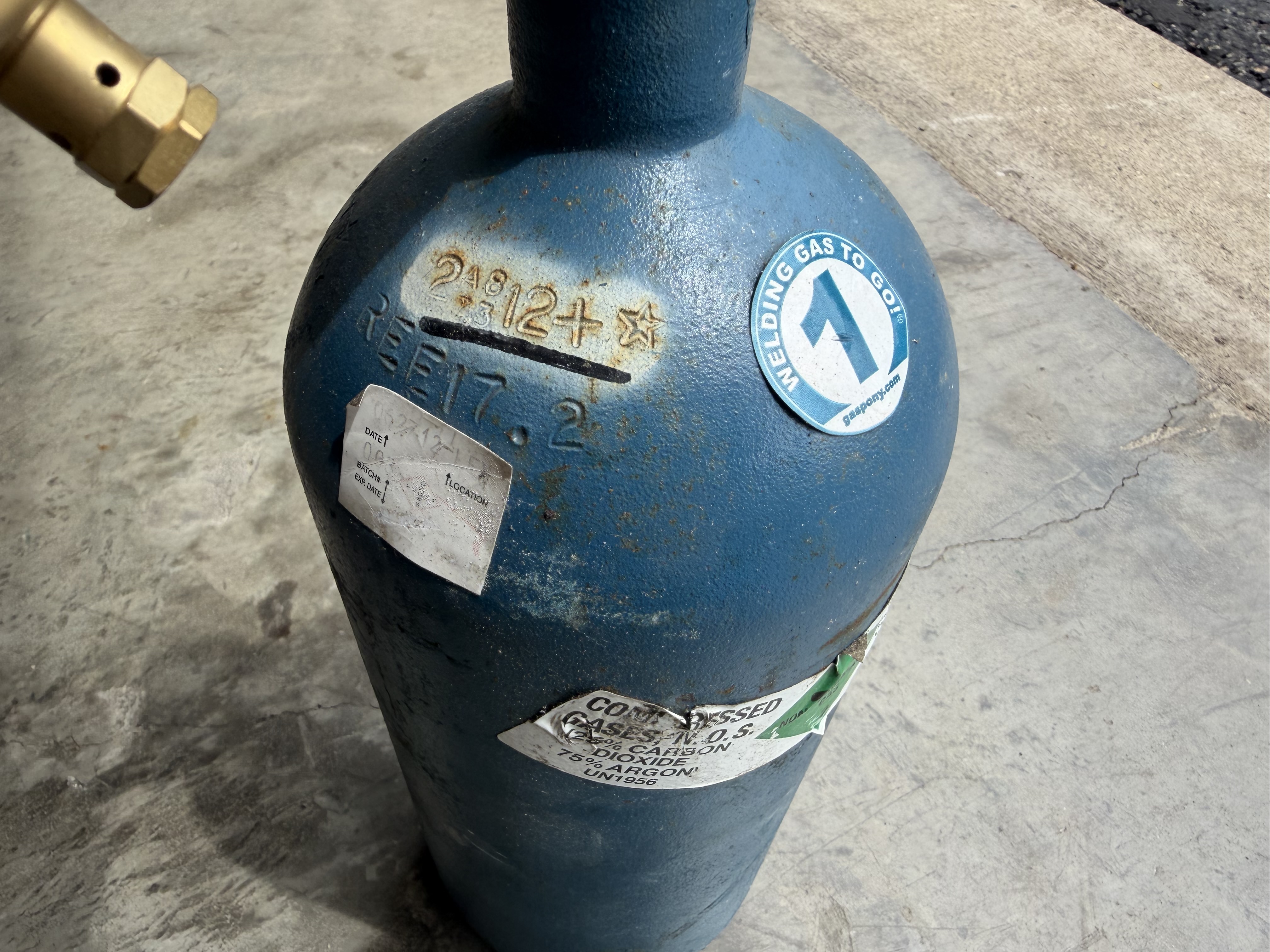 Portable C25 Welding Gas Cylinder with Hobart Ar/CO2 Flowmeter Regulator