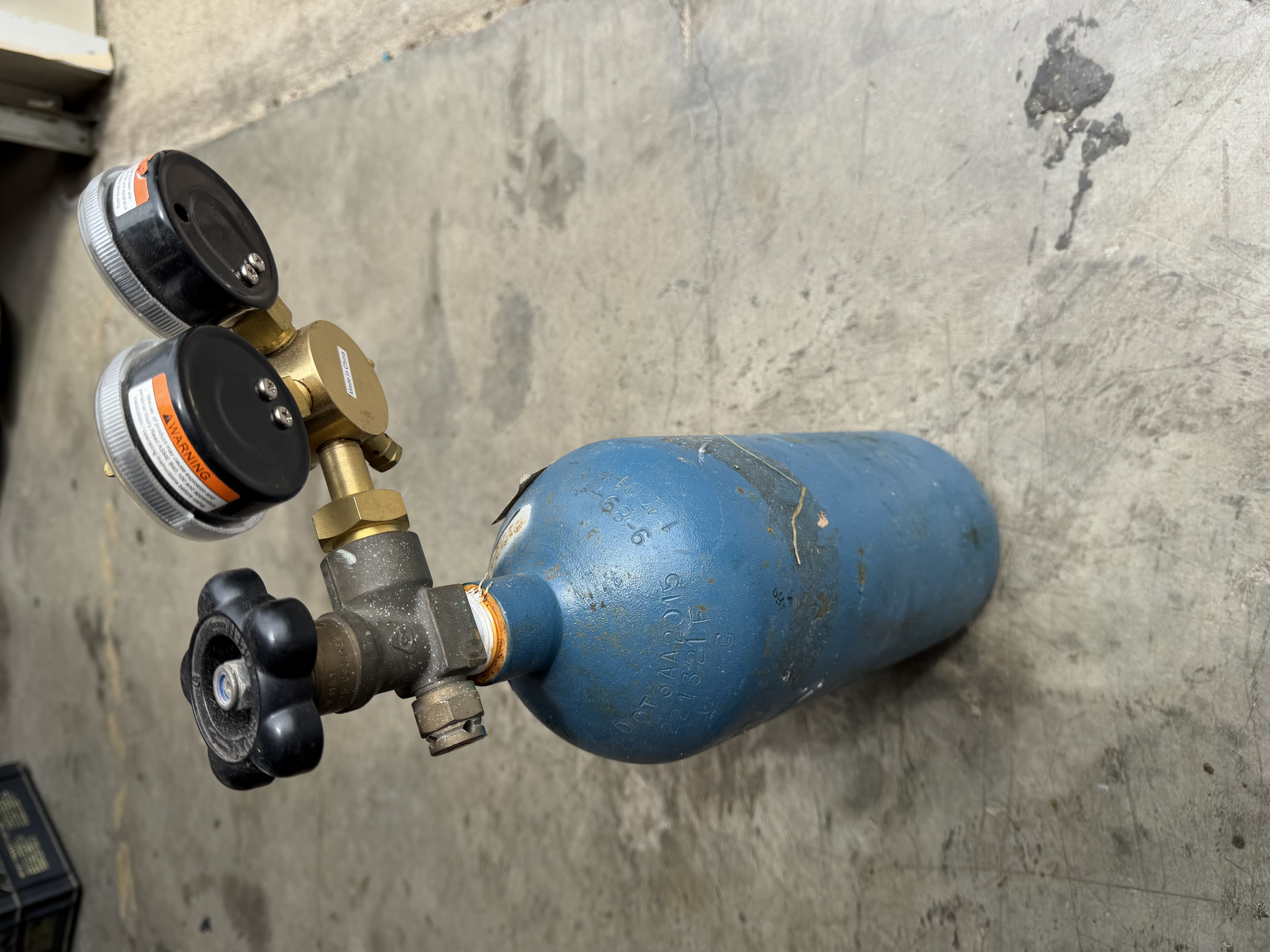 Portable C25 Welding Gas Cylinder with Hobart Ar/CO2 Flowmeter Regulator