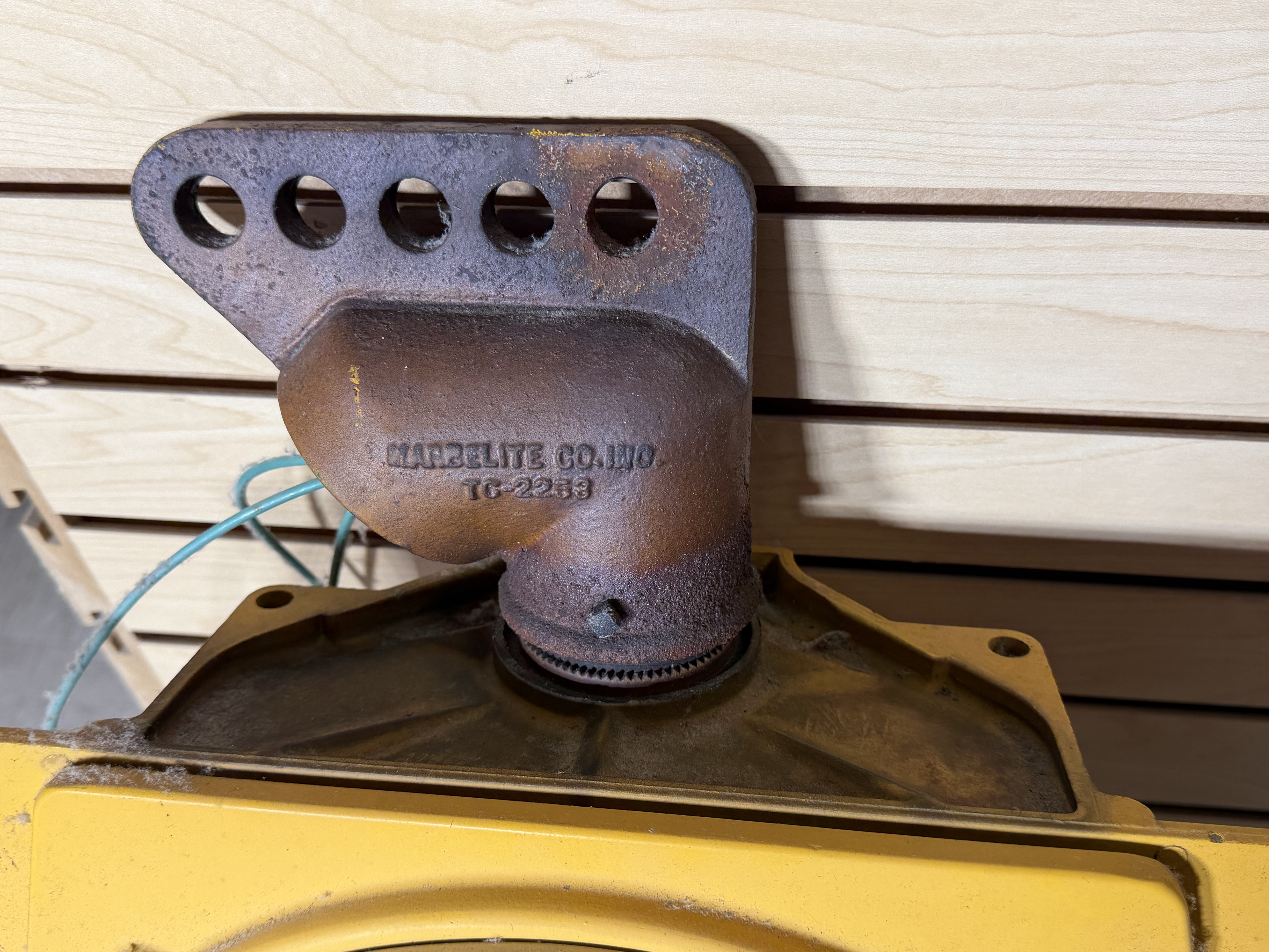 Vintage Marbelite Co. Inc. Three-Section Aluminum Traffic Signal