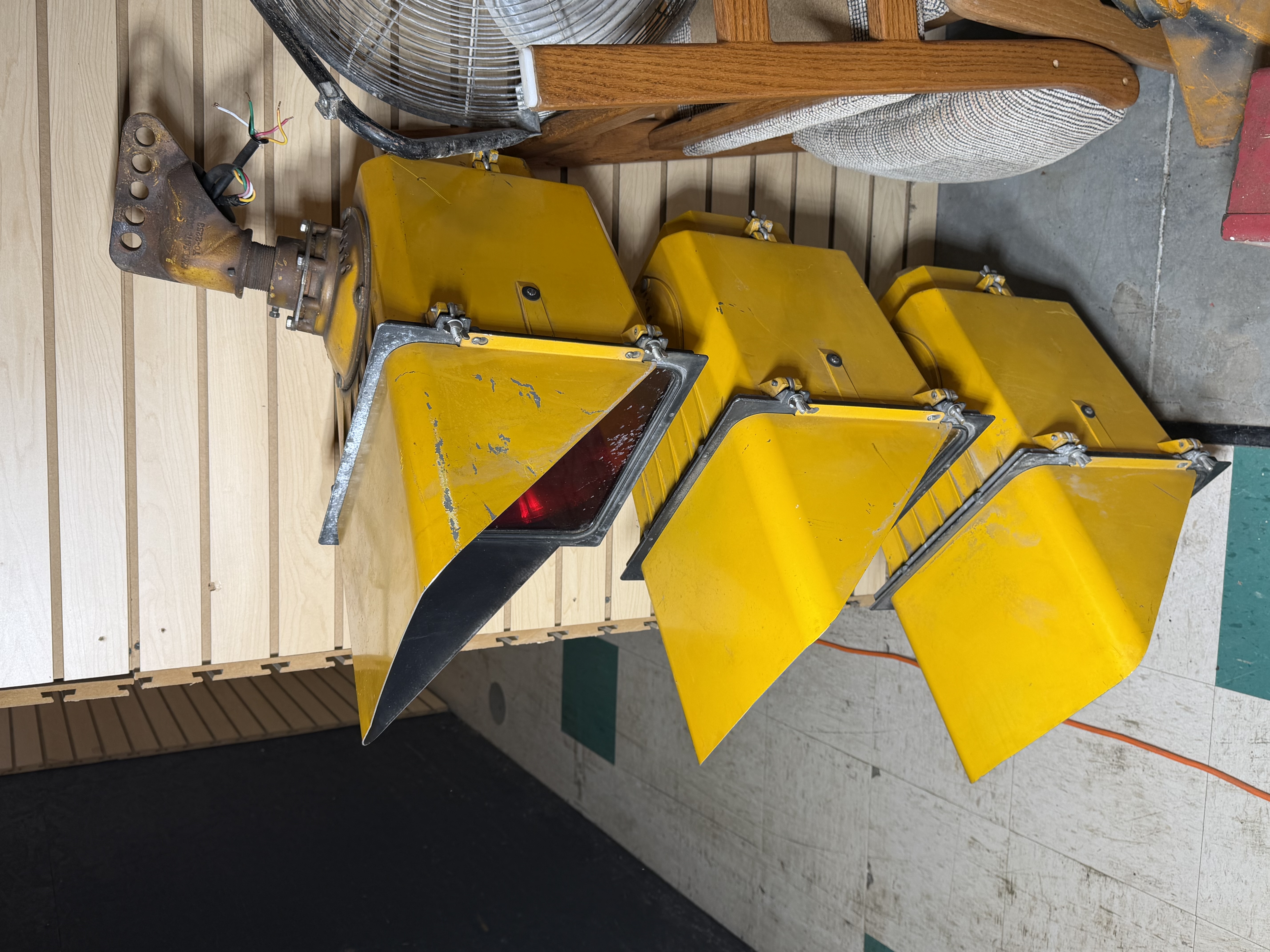 3M and Marbelite Yellow Metal Three Section Traffic Signal