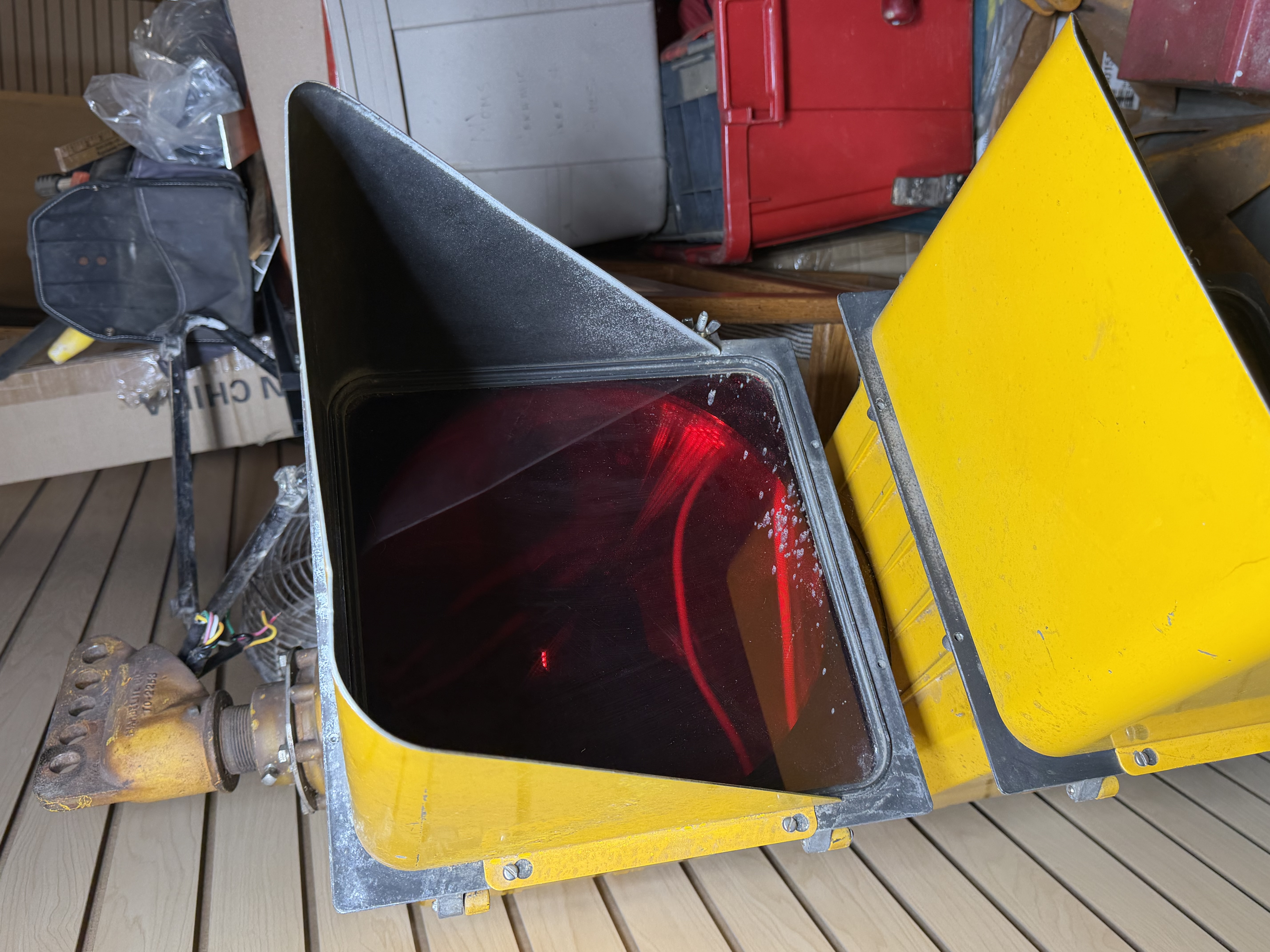 3M and Marbelite Yellow Metal Three Section Traffic Signal