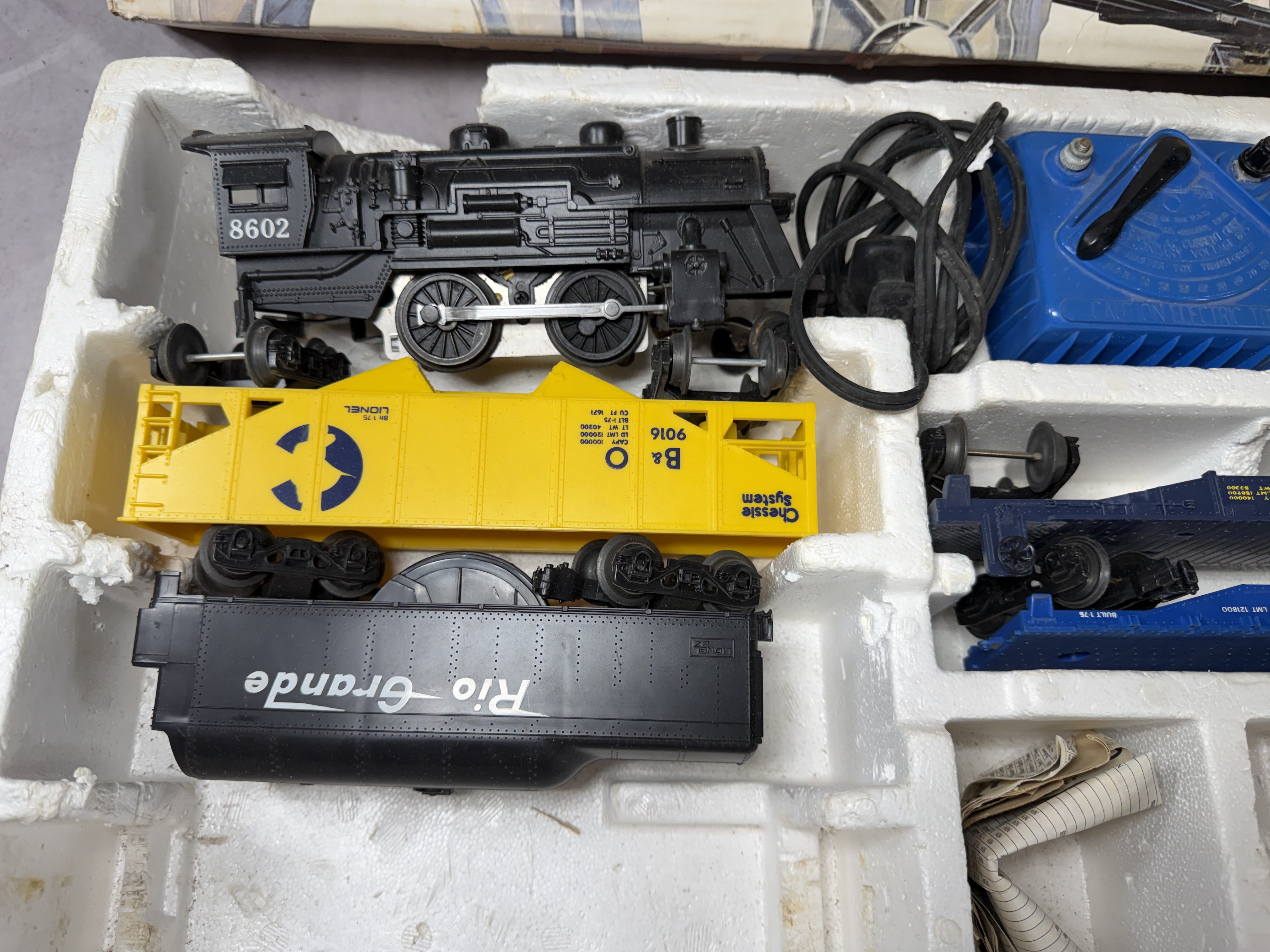 Lionel The Black River Freight O27 Gauge Electric Train Set with Original Box
