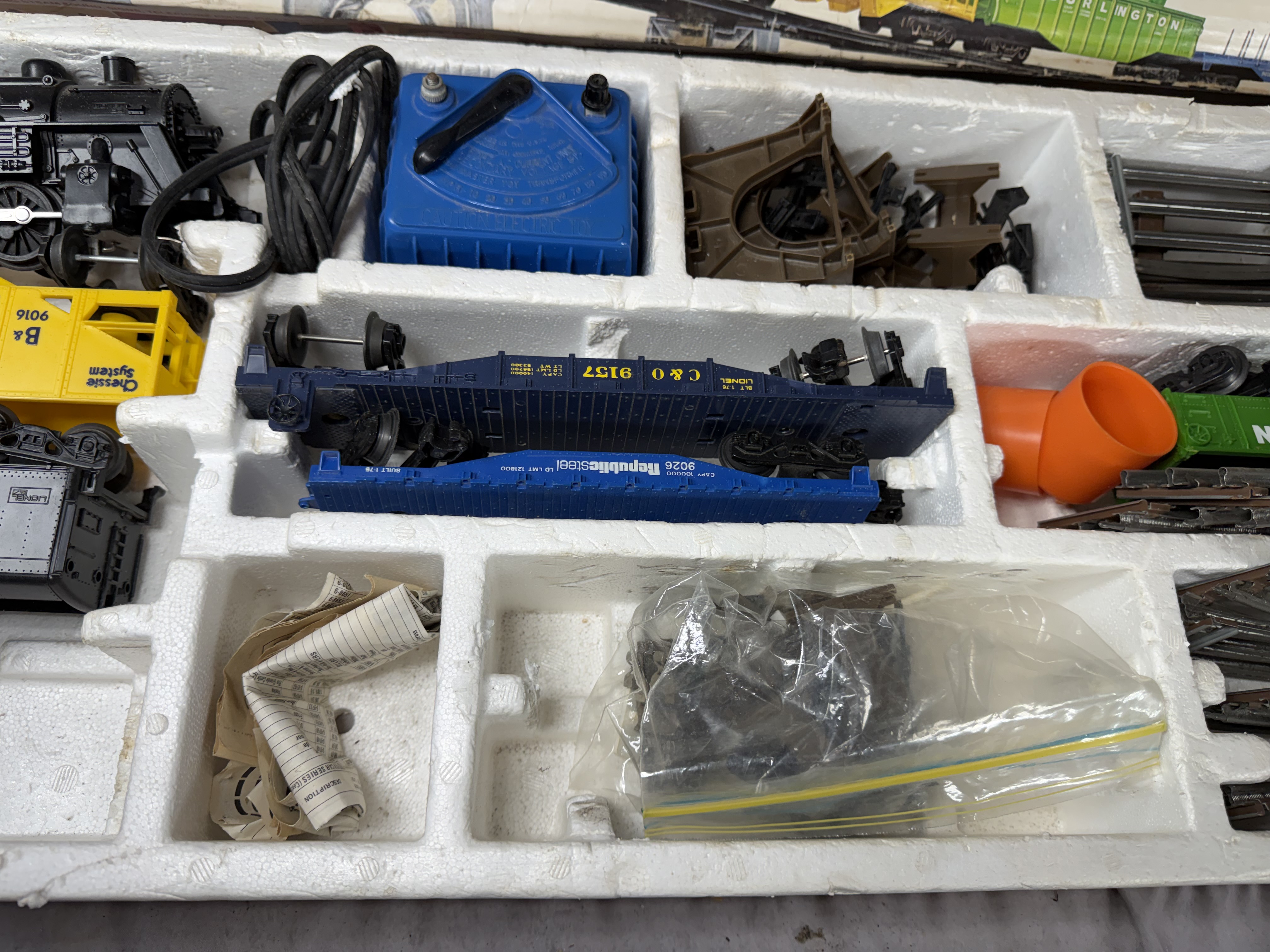 Lionel The Black River Freight O27 Gauge Electric Train Set with Original Box