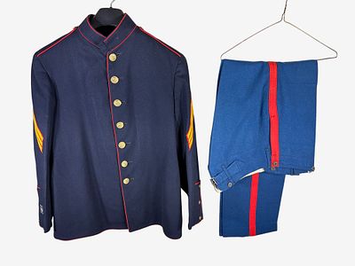 WWI US Marine Corps Dress Blue Wool Uniform Set. This WWI-era uniform set includes a midnight 