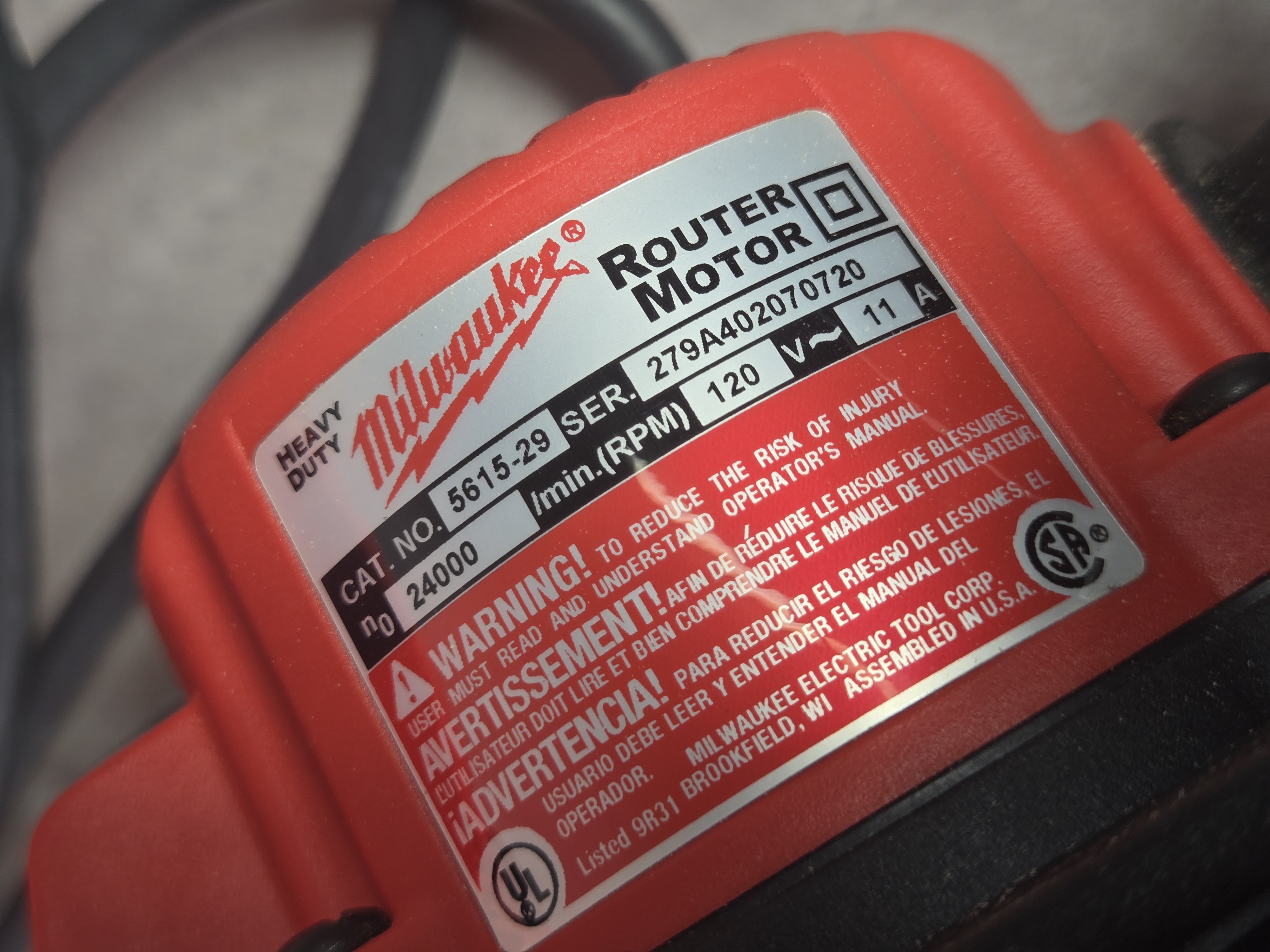 Milwaukee Model 5615-29 1.75 HP BodyGrip Fixed-Base Router with Carrying Case
