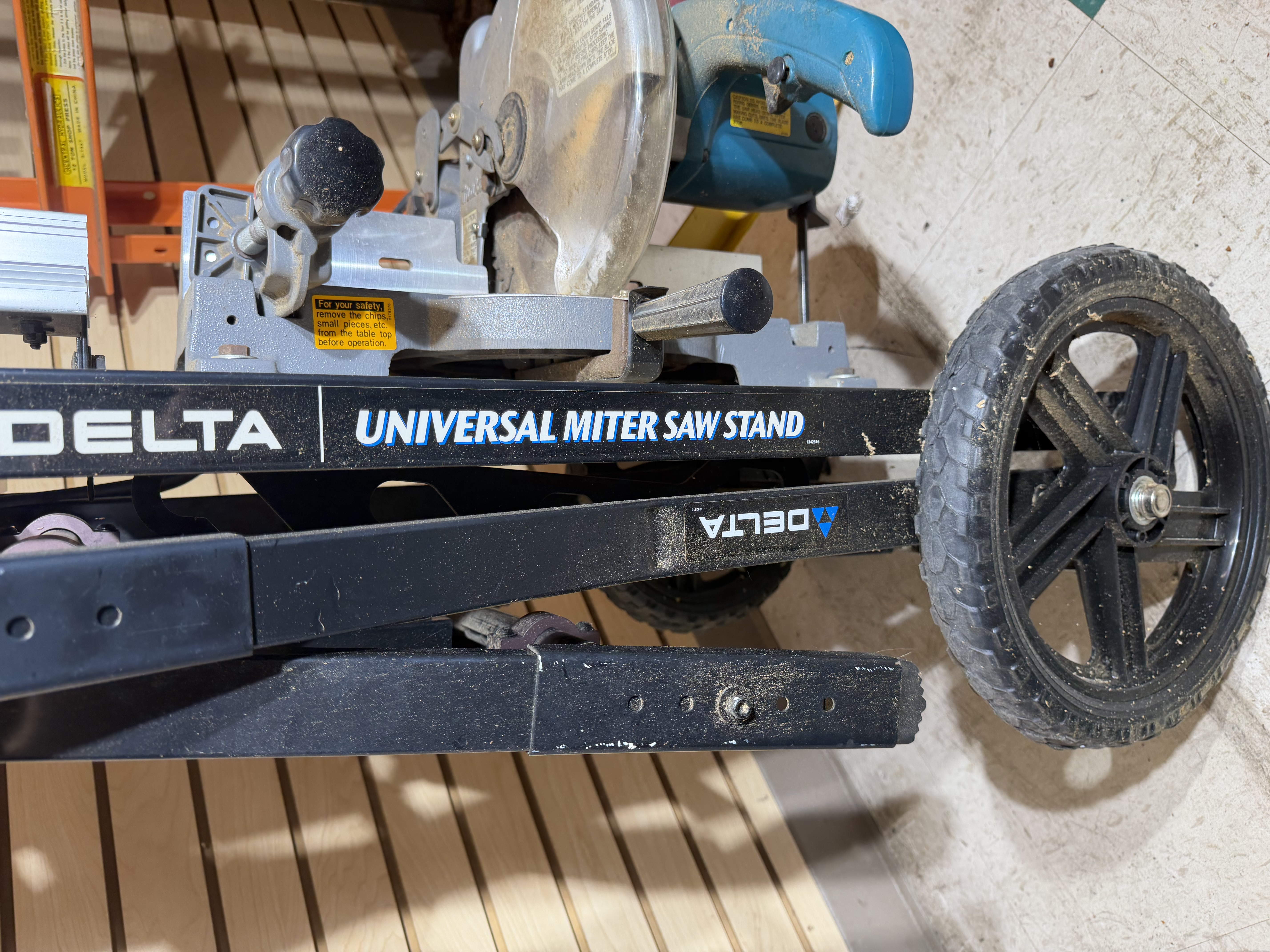 Makita Model LS1020 10-Inch Miter Saw on a Delta Universal Miter Saw Stand