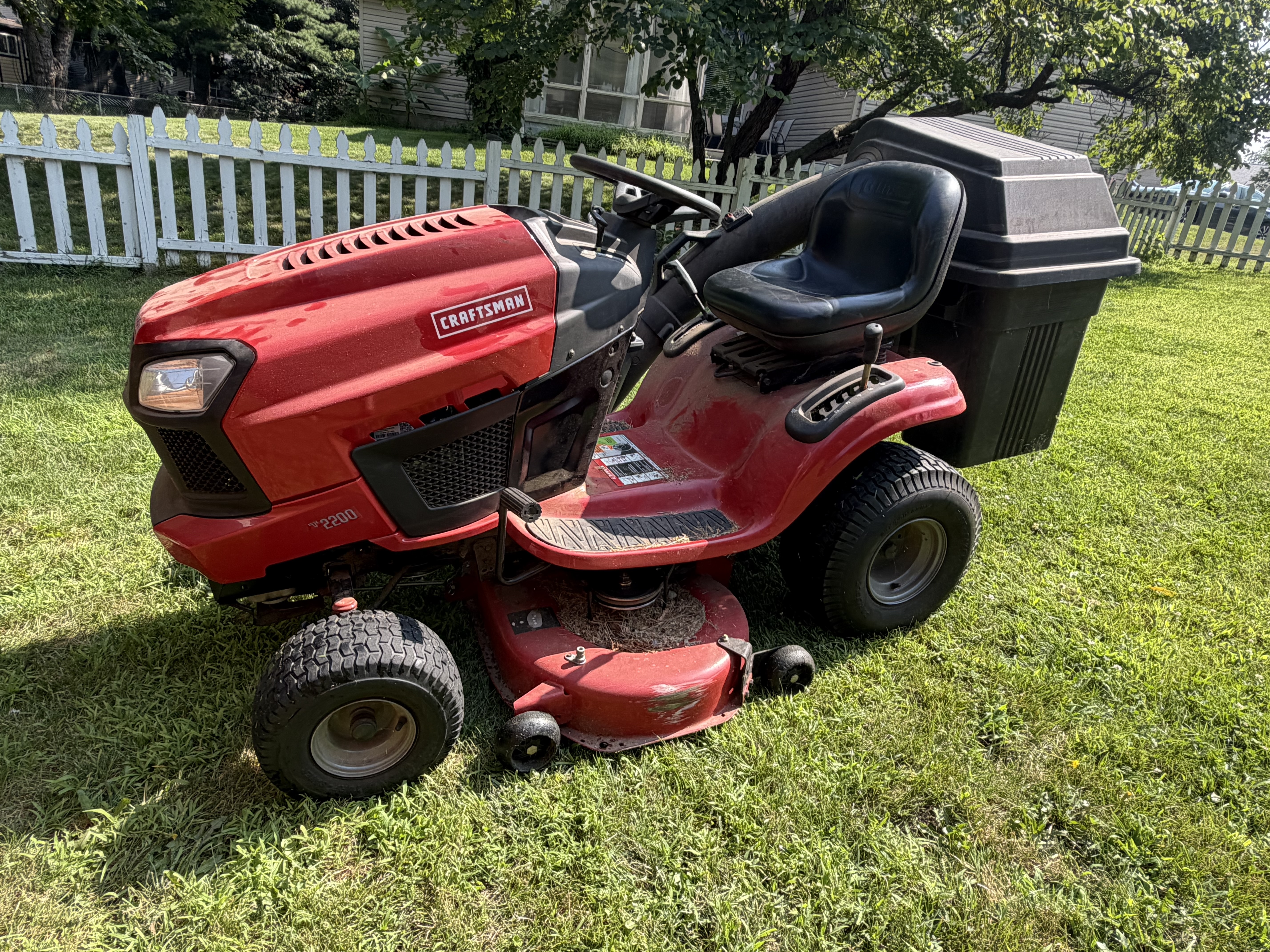 Craftsman T2200 Riding Lawn Mower with Bagger and Aerator