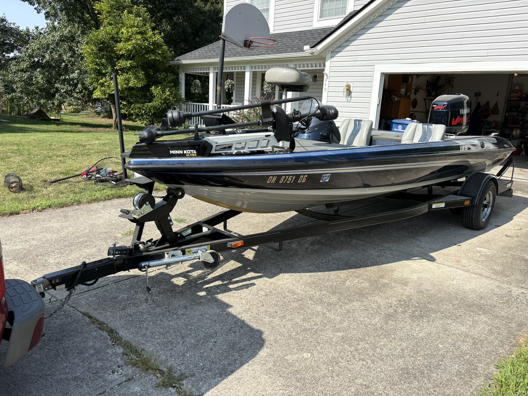 2002 Javelin 185 Bass Boat with 150 HP Yamaha Vmax Outboard and 2003 Javelin Trailer