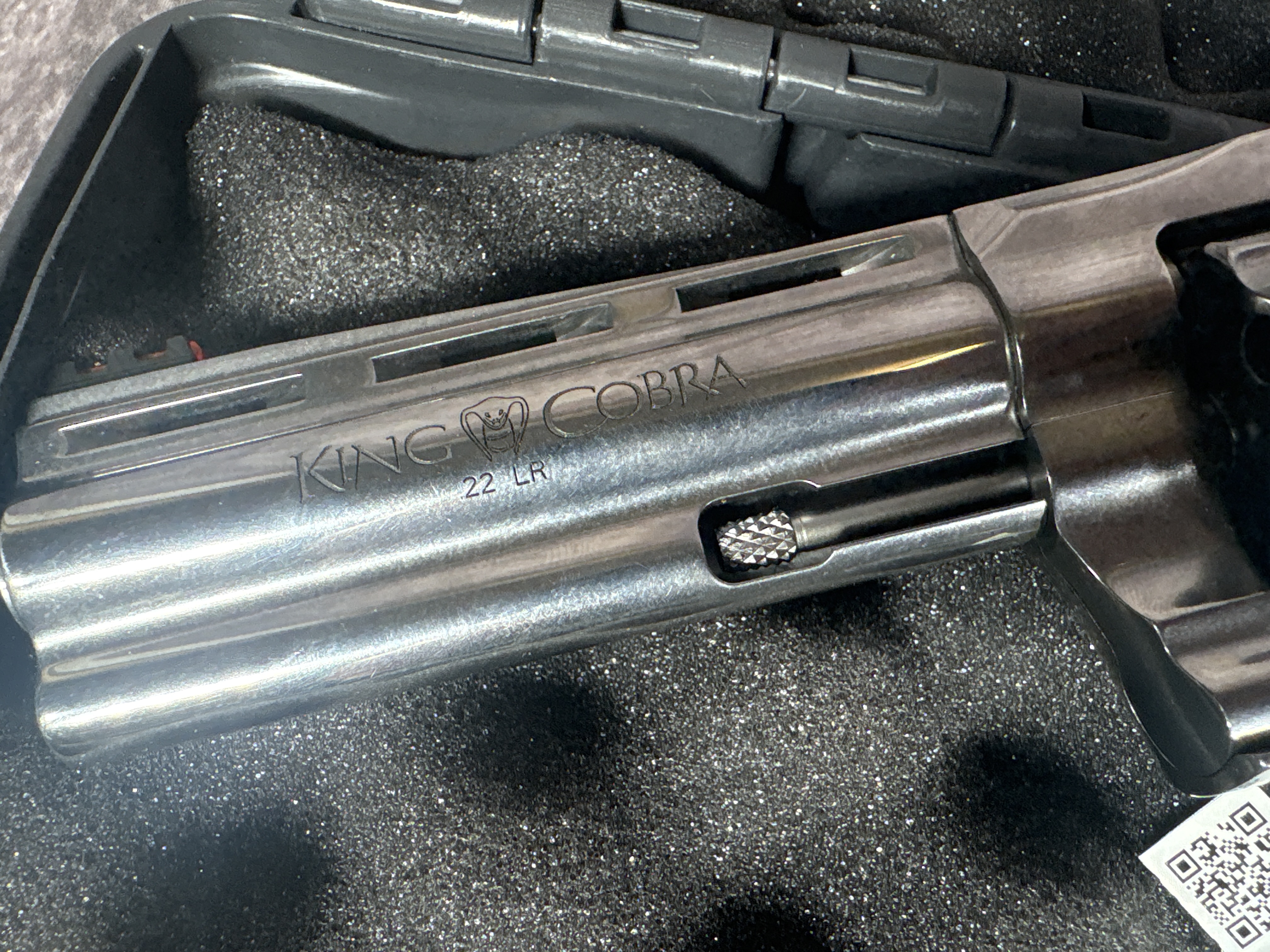 ** Colt King Cobra Double Action Revolver .22 LR with 4 Inch Barrel