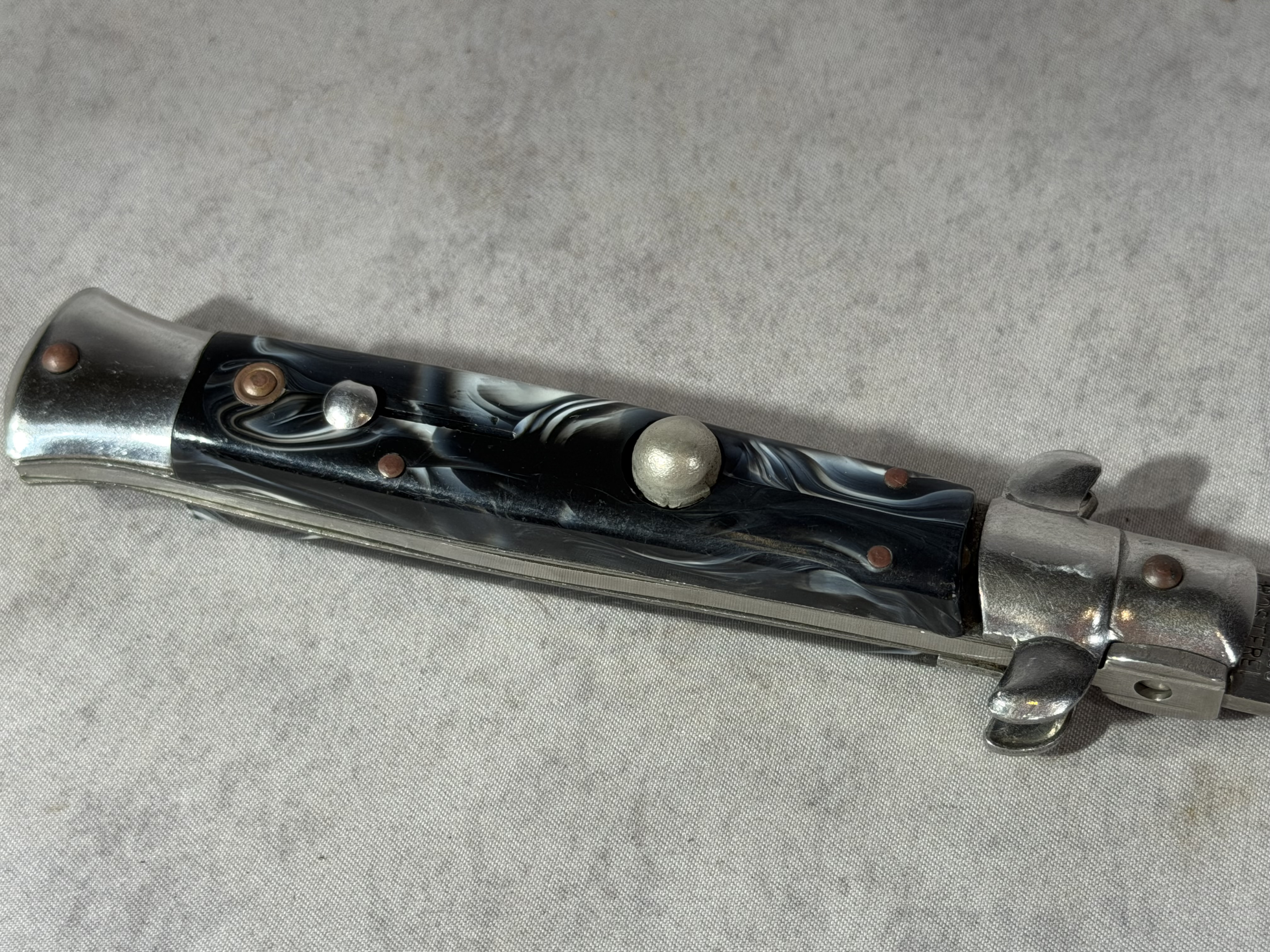 Italian Style Stiletto Switchblade with Marbled Synthetic Scales