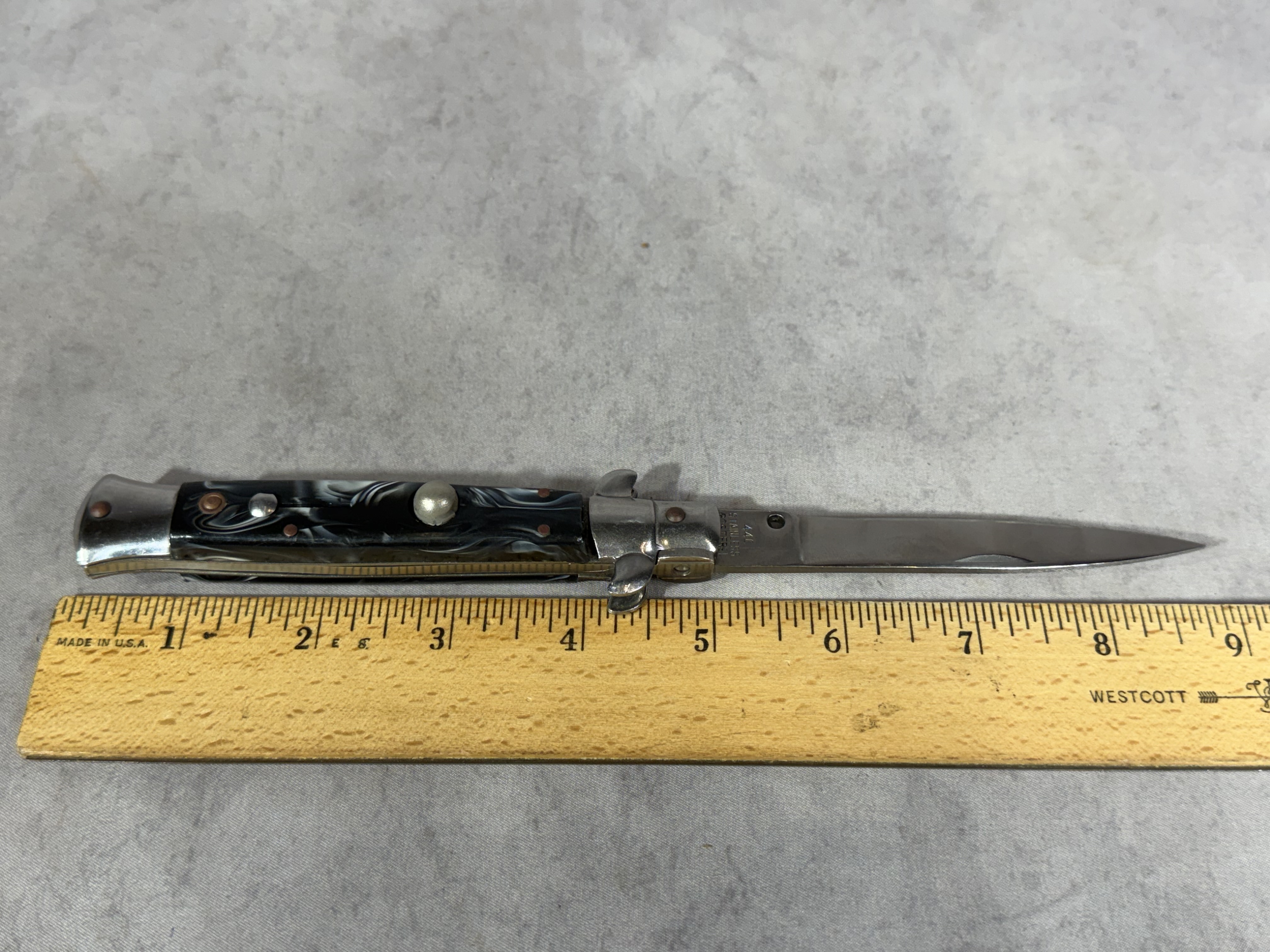 Italian Style Stiletto Switchblade with Marbled Synthetic Scales