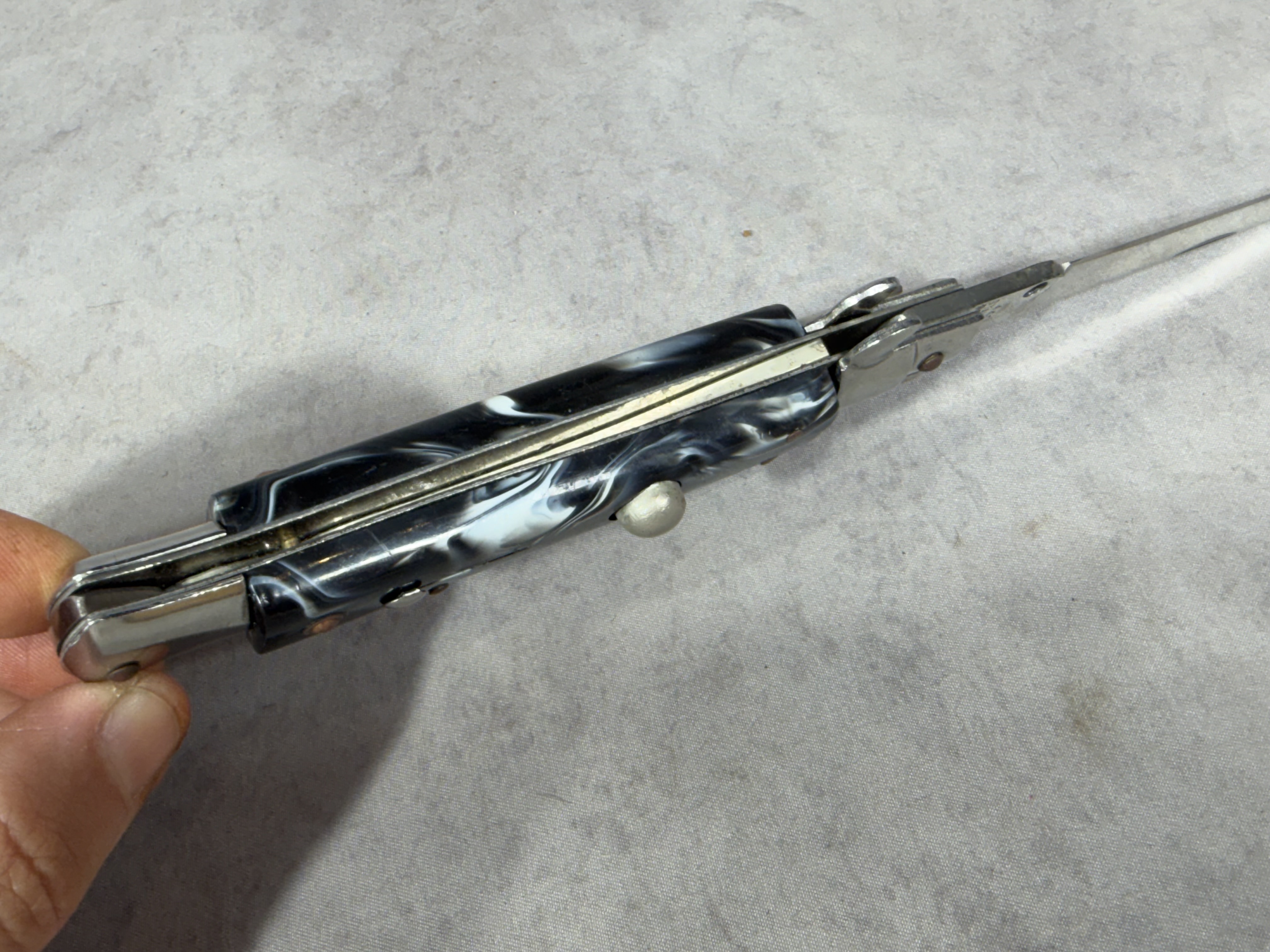 Italian Style Stiletto Switchblade with Marbled Synthetic Scales