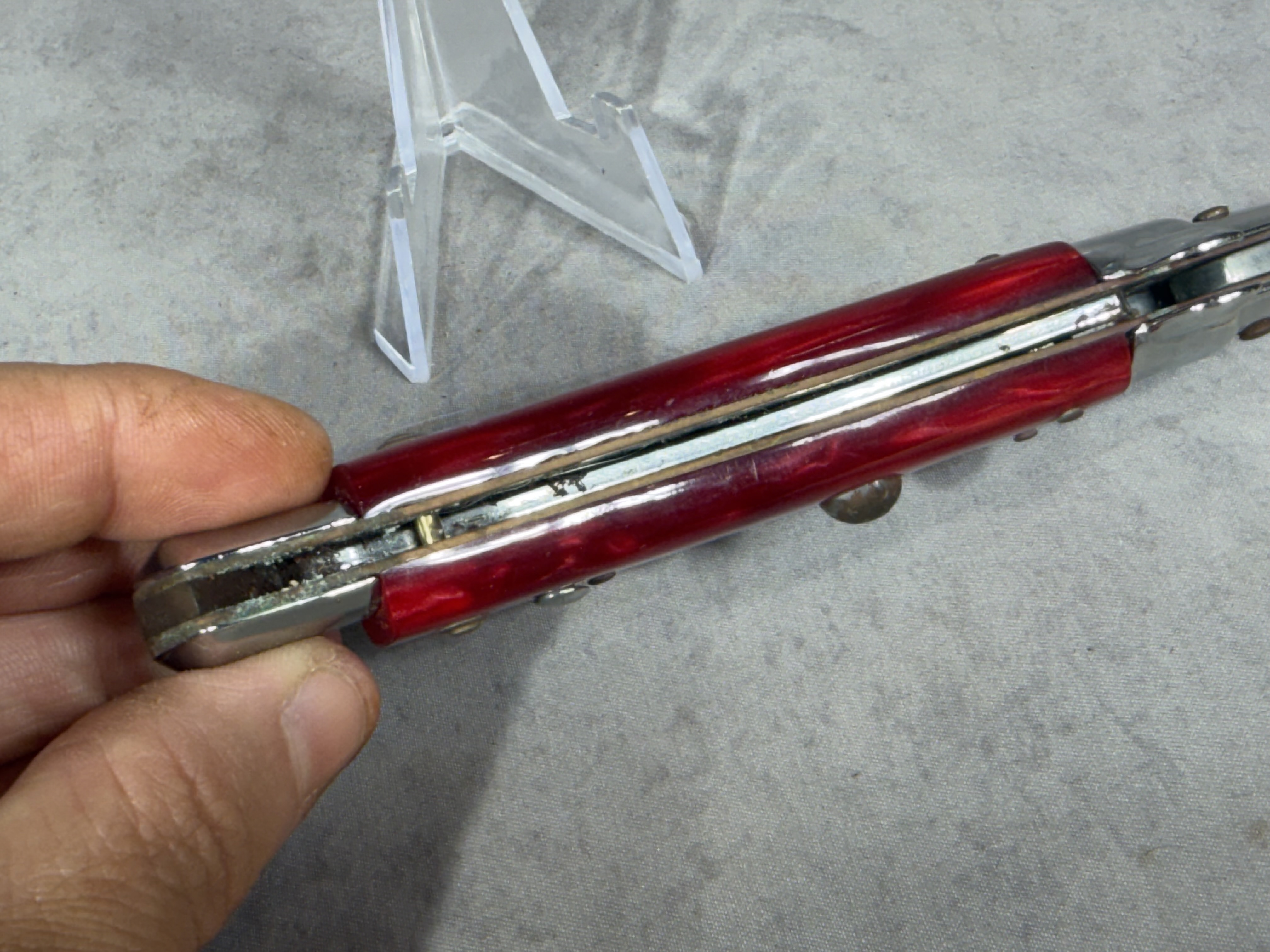 Italian Automatic Stiletto Folding Knife with Red Pearlescent Scales