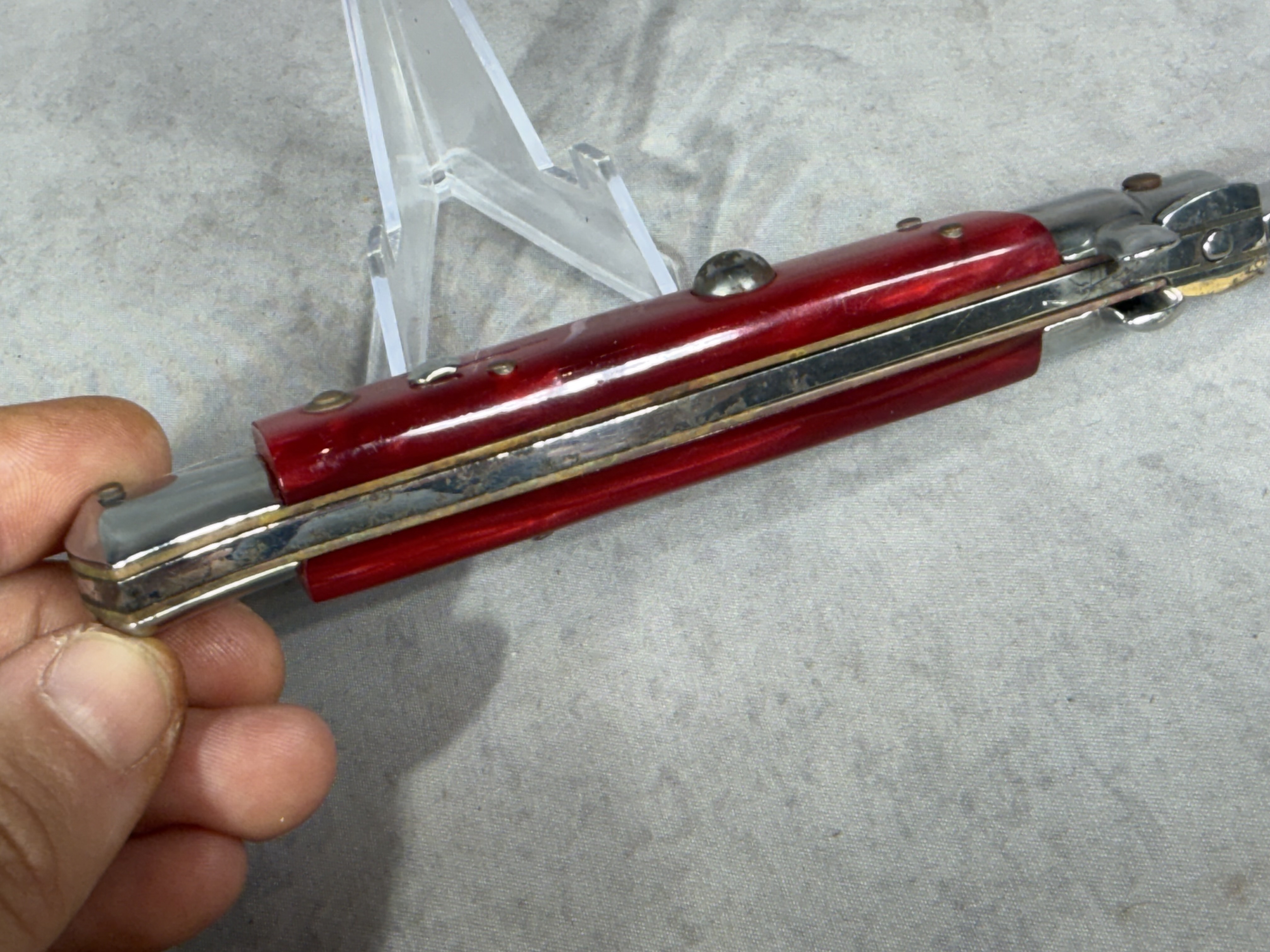 Italian Automatic Stiletto Folding Knife with Red Pearlescent Scales
