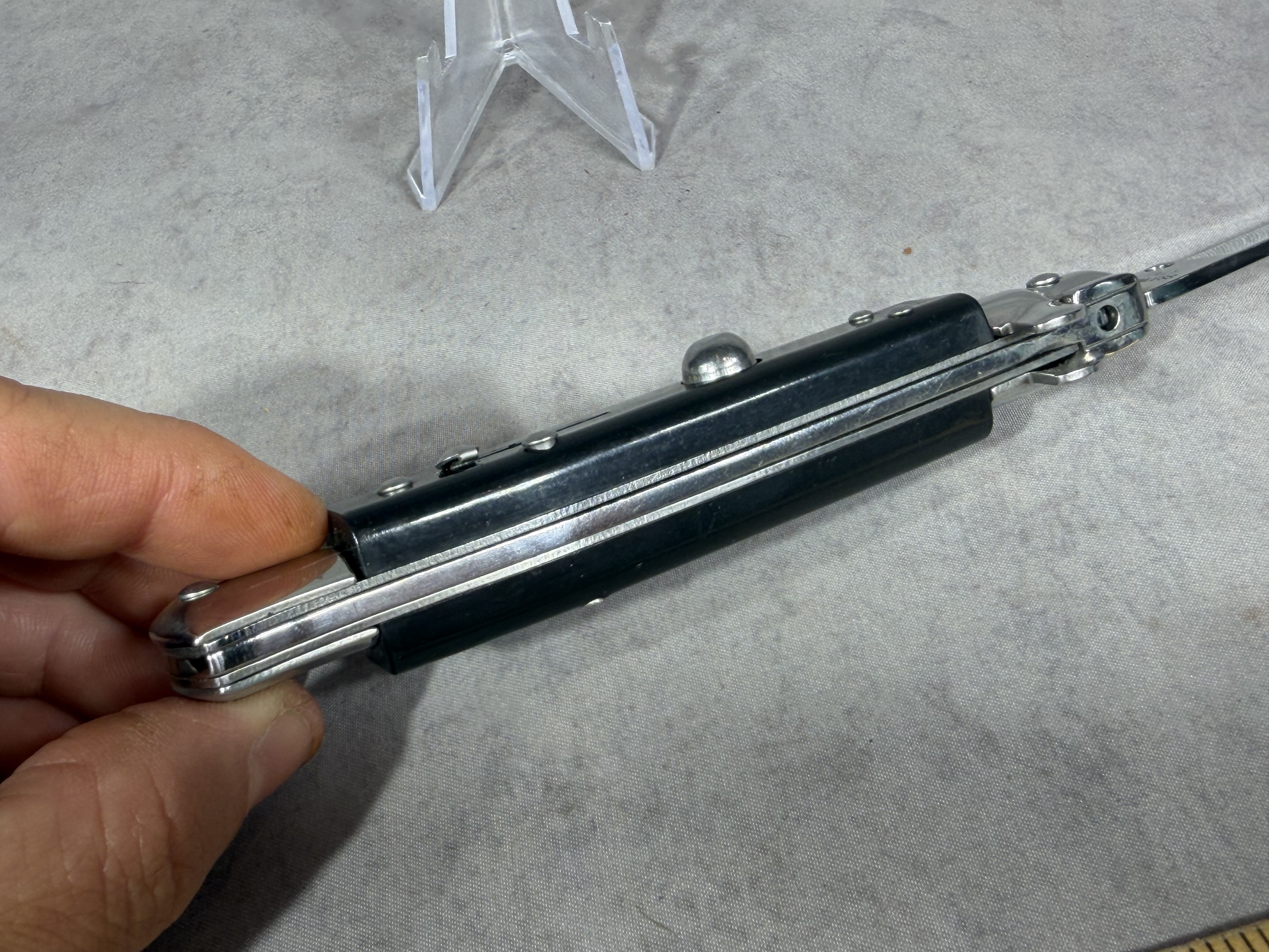 Italian Stiletto Automatic Knife with Black Synthetic Scales