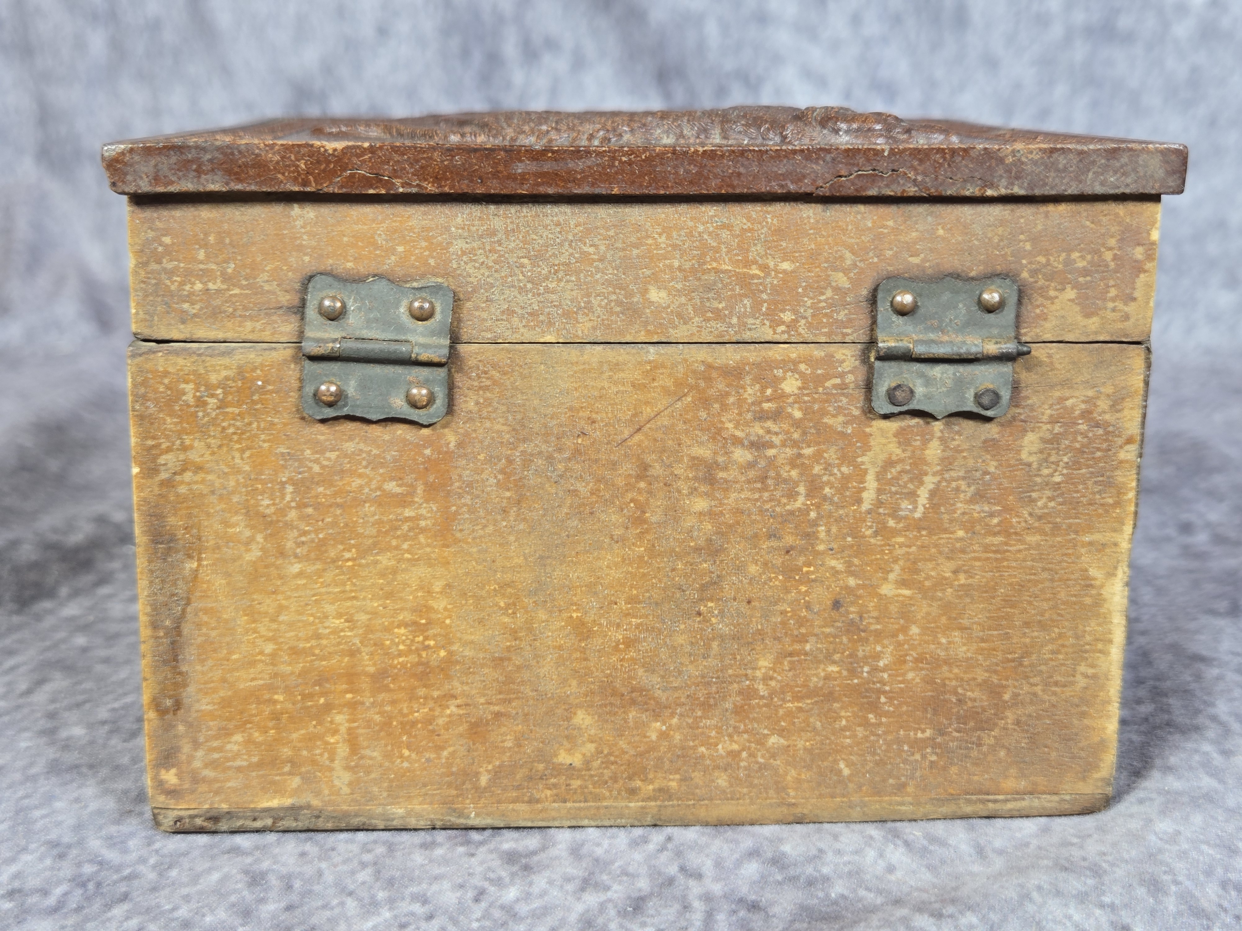 Victorian Wooden Collar Box with Gutta Percha Dog Motif Lid