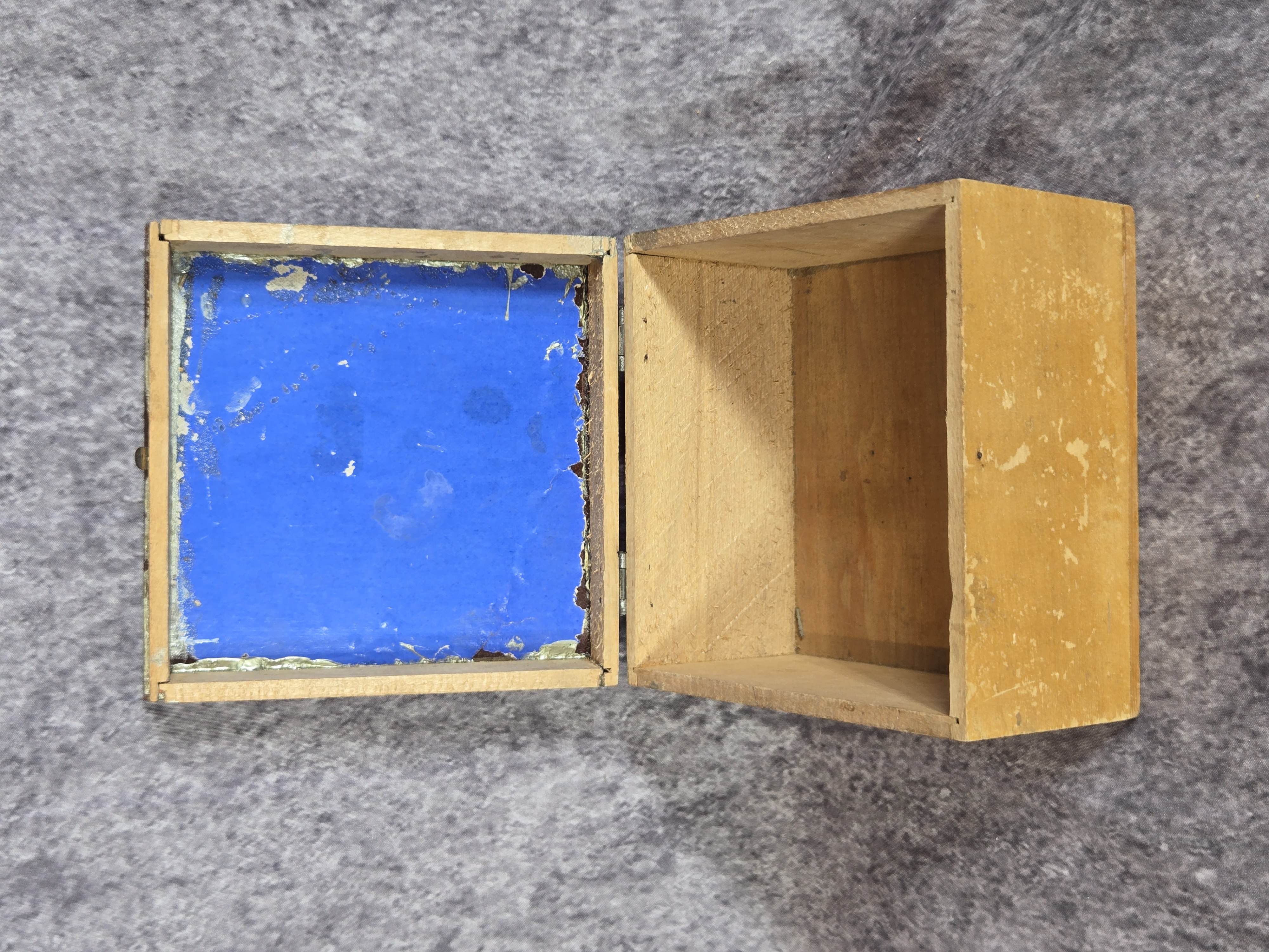Antique Montgomery Ward Wooden Collar Box with Gutta Percha Lid