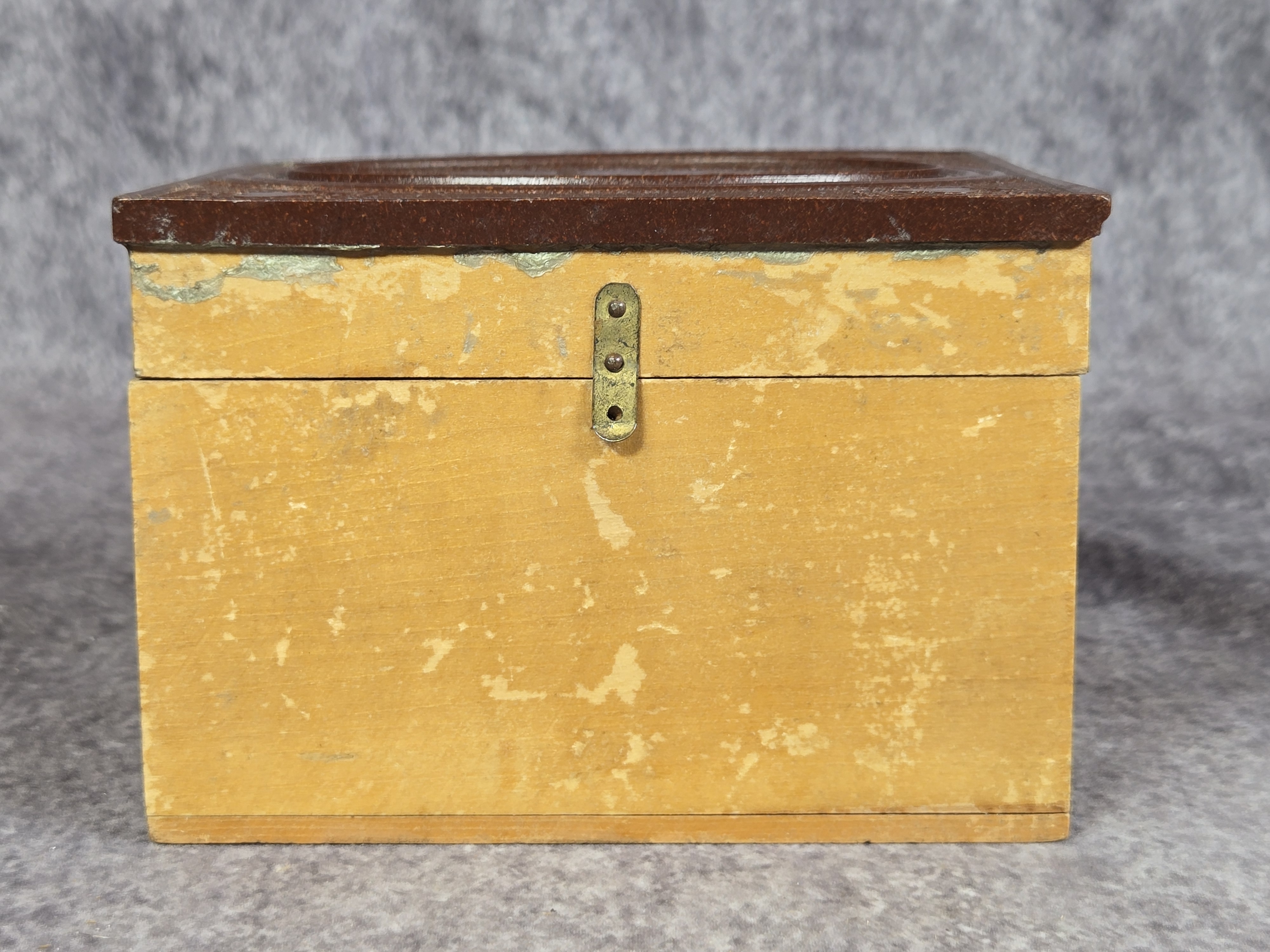 Antique Montgomery Ward Wooden Collar Box with Gutta Percha Lid