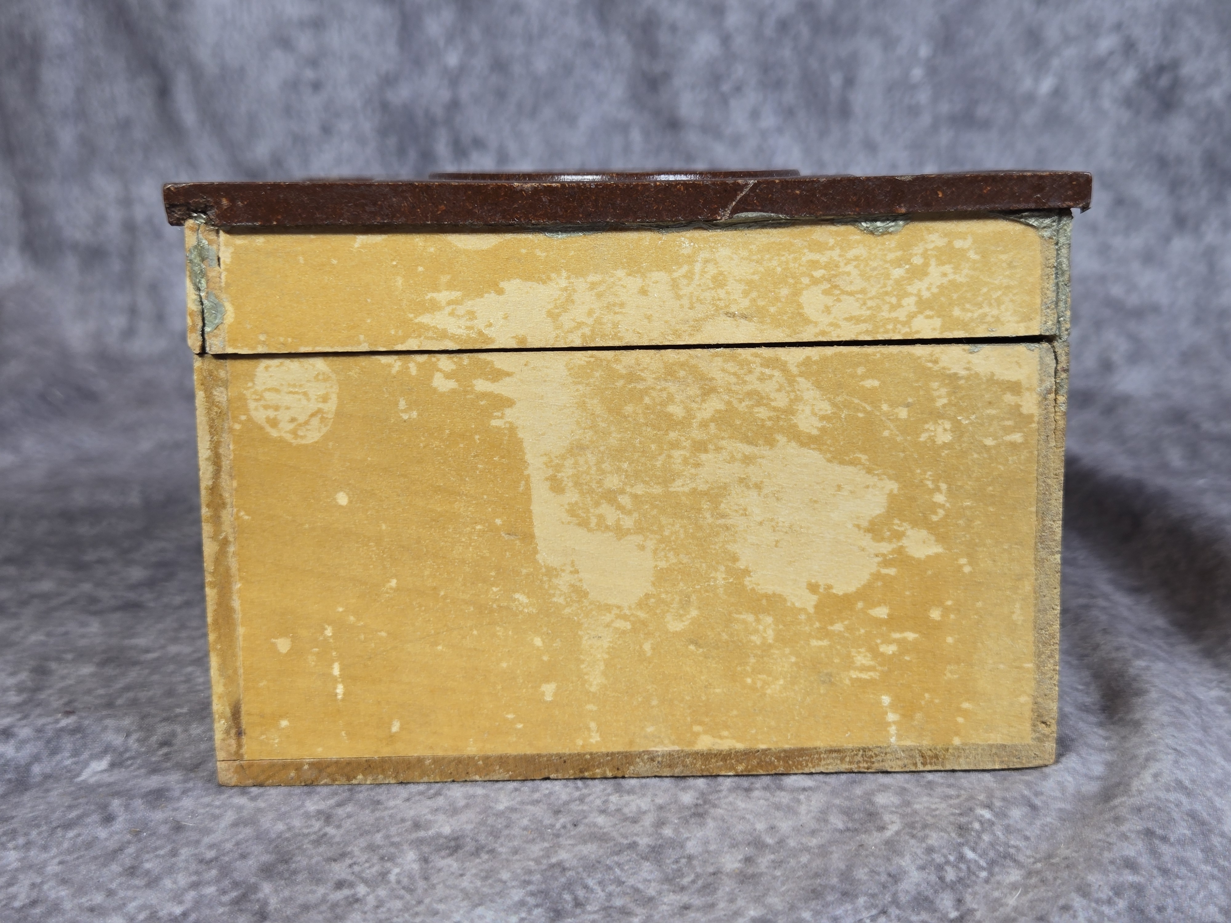 Antique Montgomery Ward Wooden Collar Box with Gutta Percha Lid