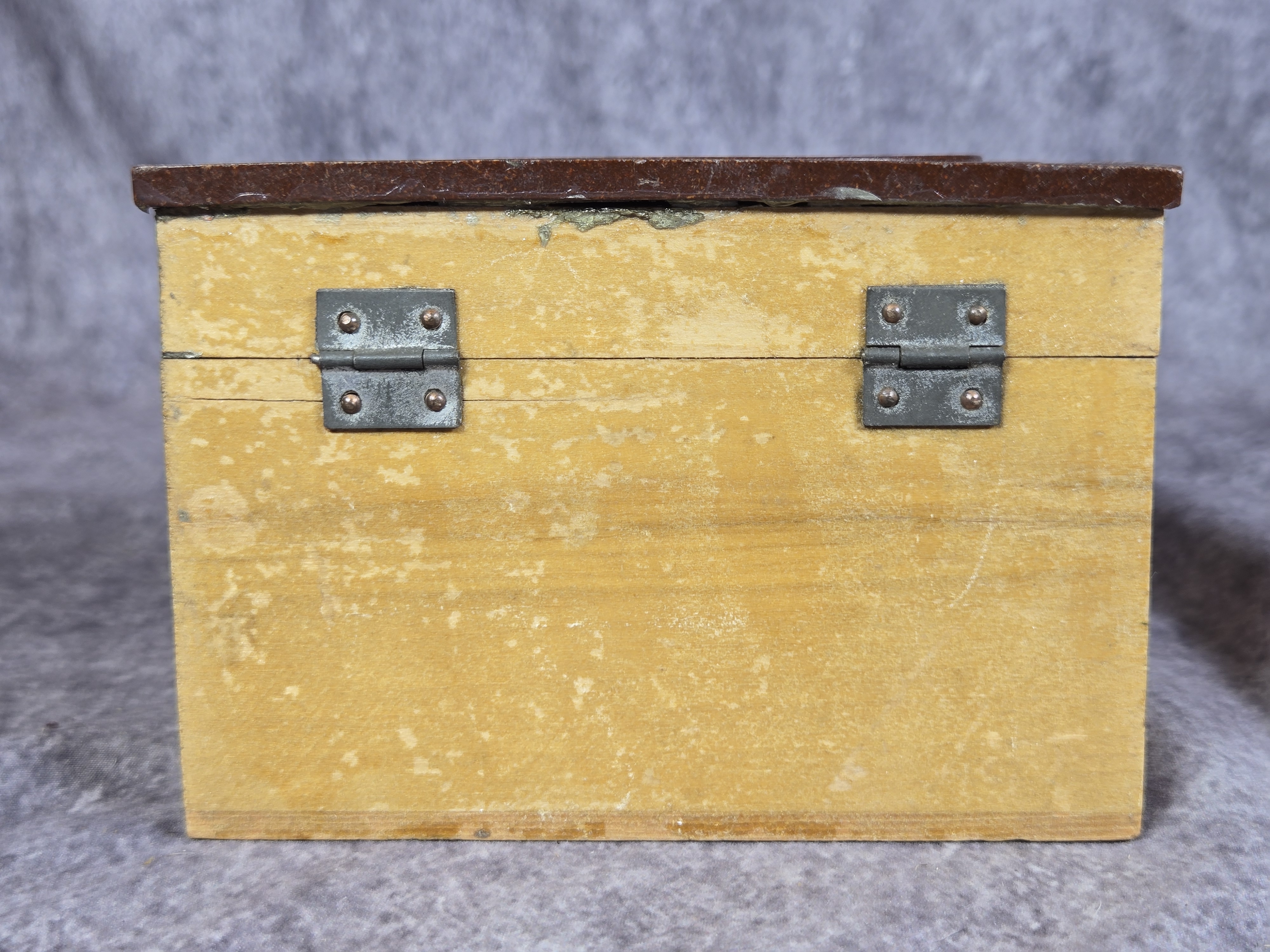 Antique Montgomery Ward Wooden Collar Box with Gutta Percha Lid