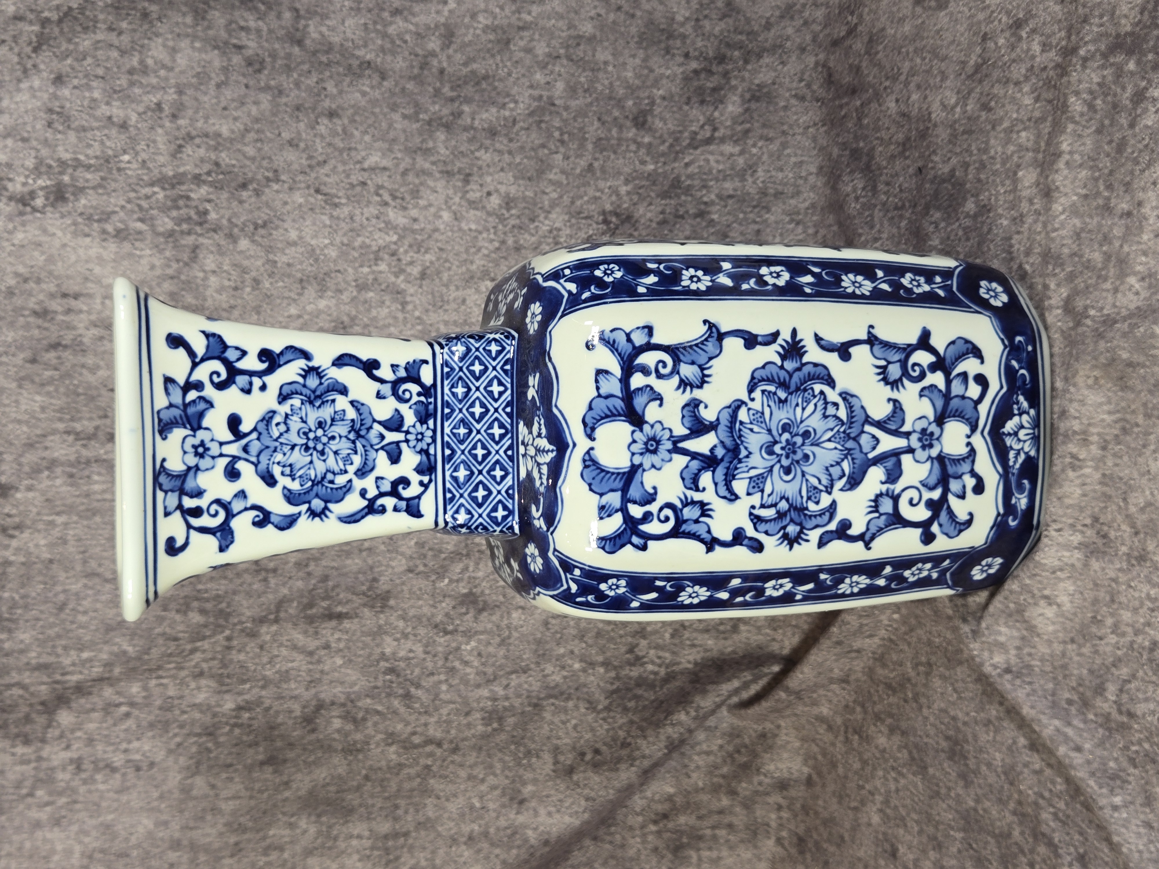 Chinese Blue and White Porcelain Square Chinoiserie Vase