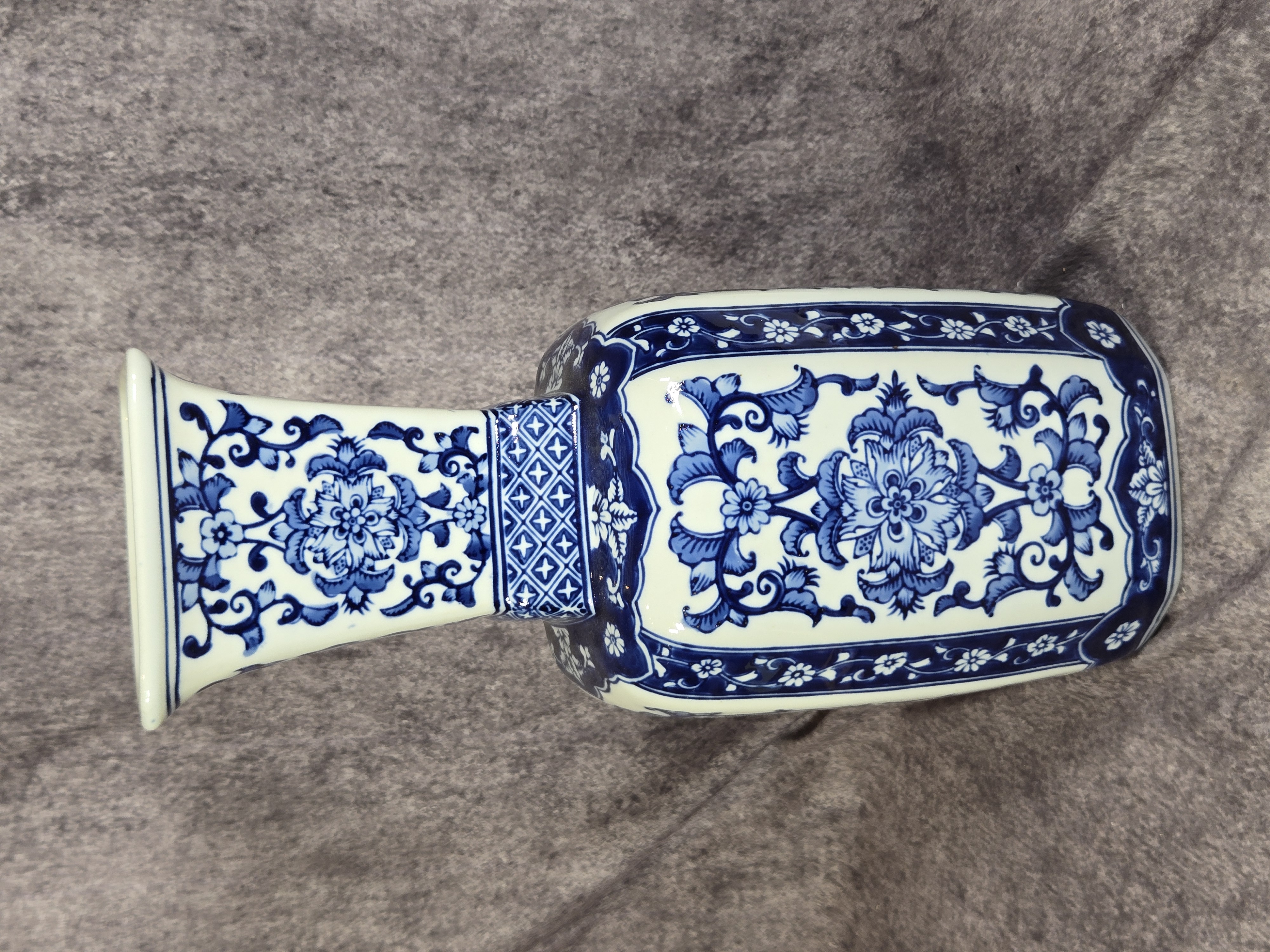 Chinese Blue and White Porcelain Square Chinoiserie Vase