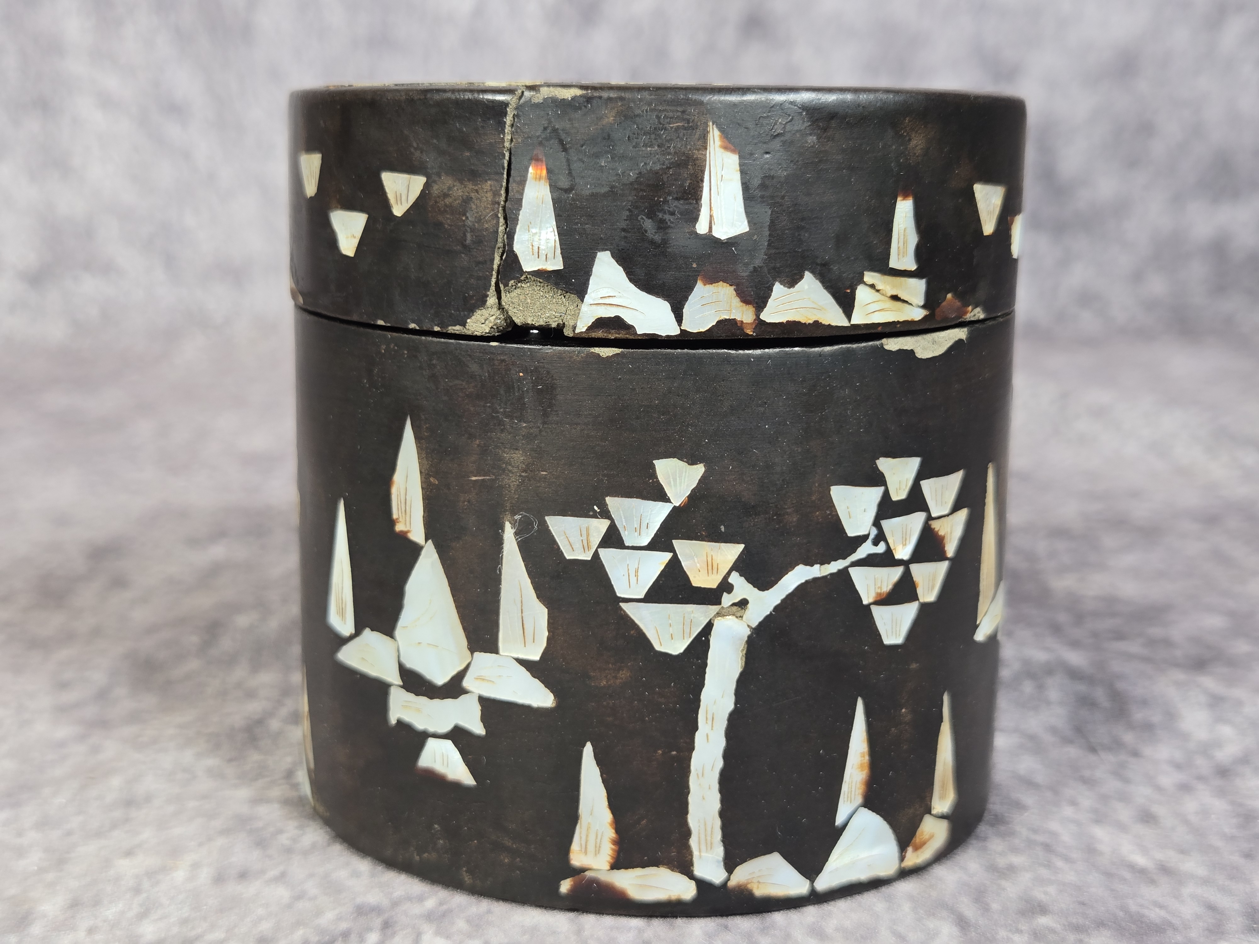 Republic Period Chinese Laque Burgaute Mother of Pearl Inlaid Lacquer Box