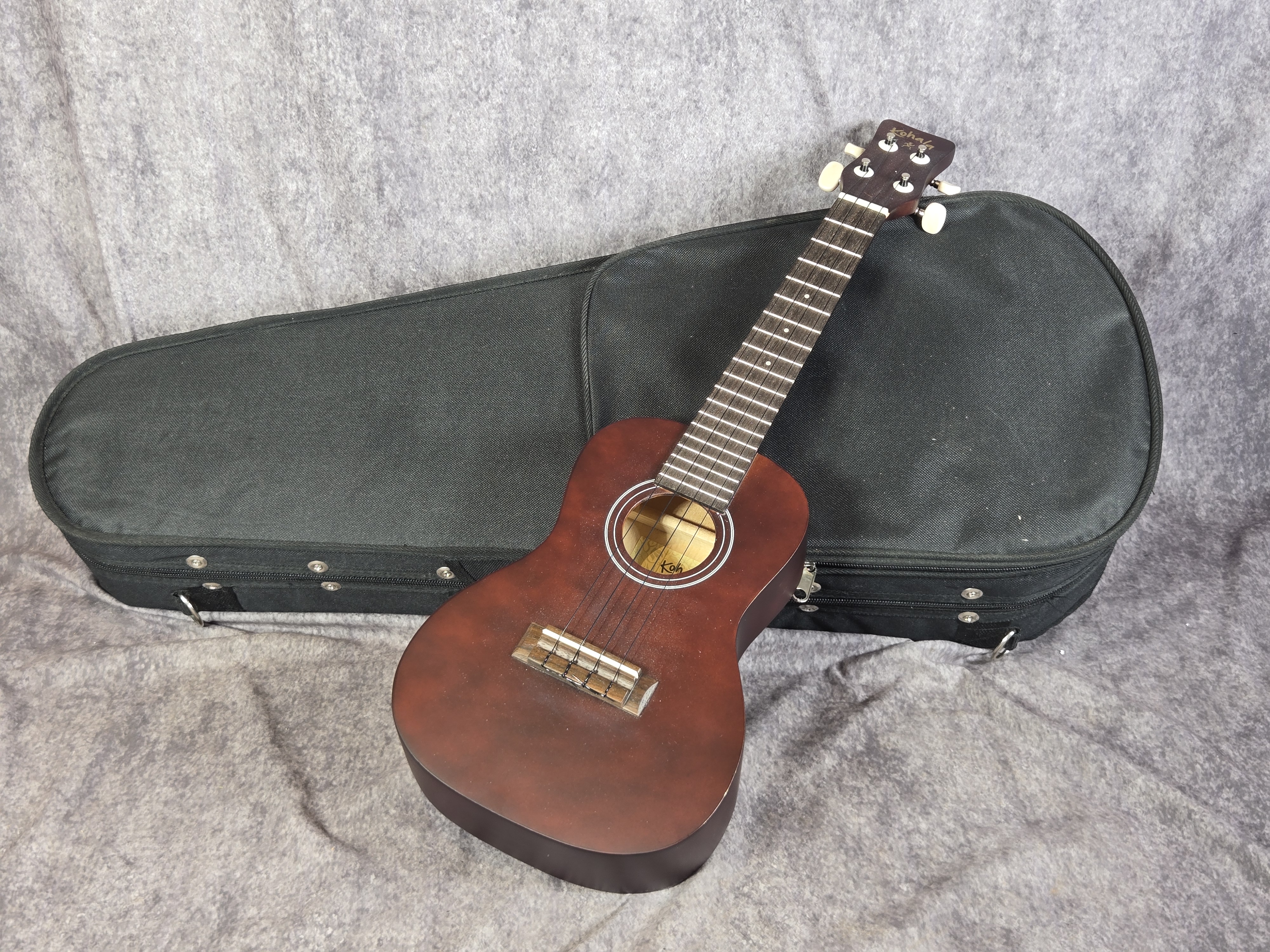 Kohala KO-C Mahogany Stained Concert Ukulele with Case