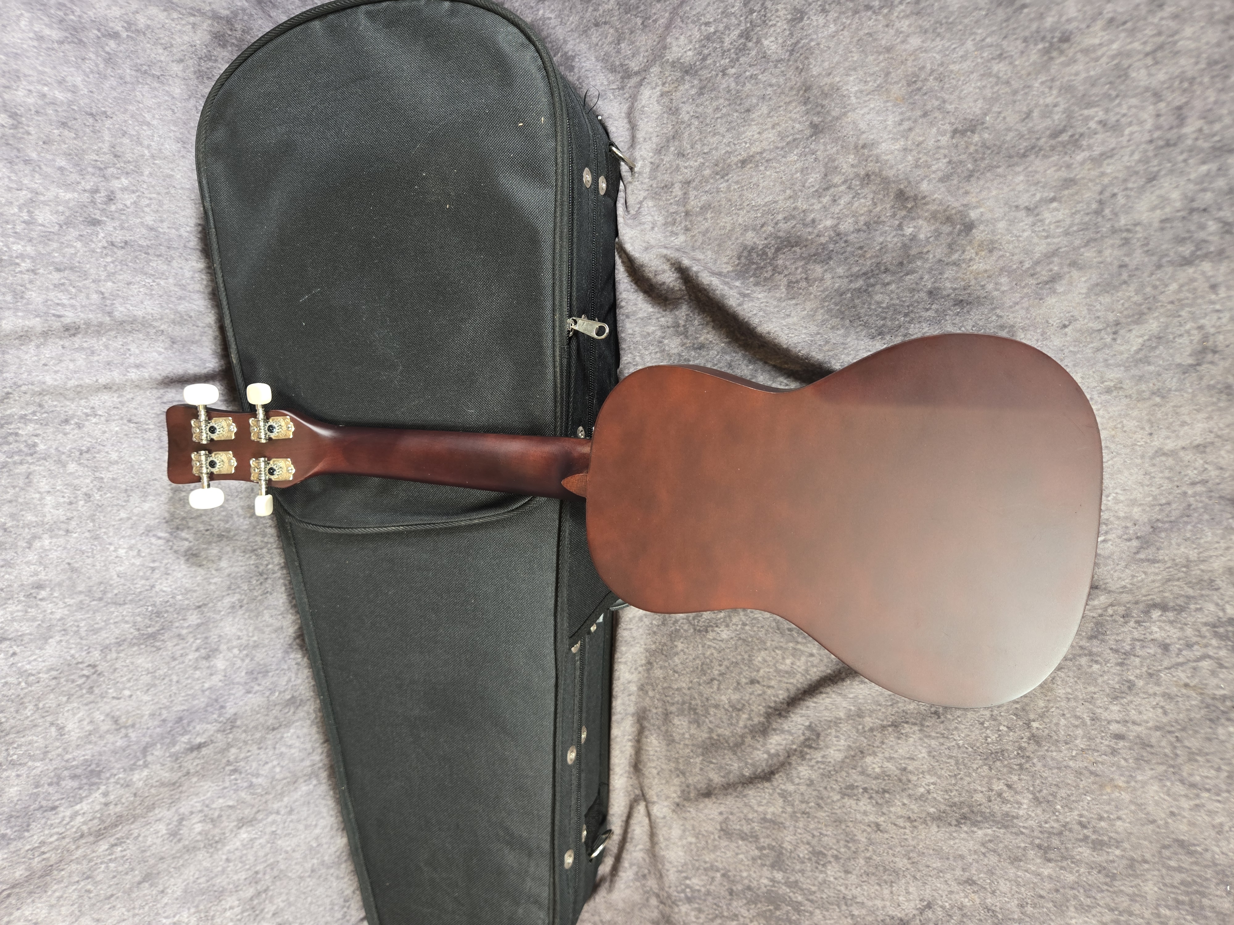 Kohala KO-C Mahogany Stained Concert Ukulele with Case