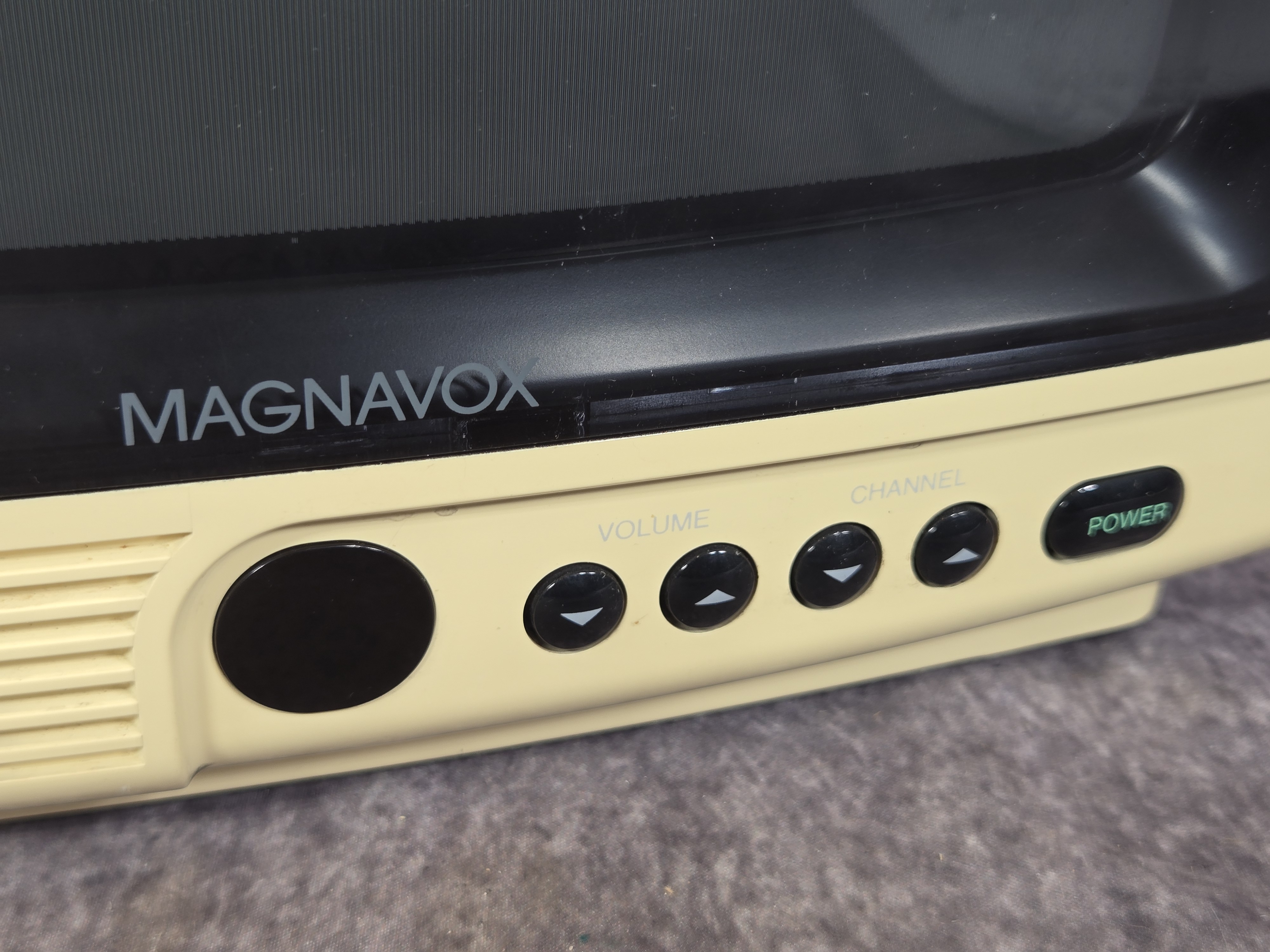 One 1990s Magnavox Plastic Portable CRT Television Model RD0946 T102