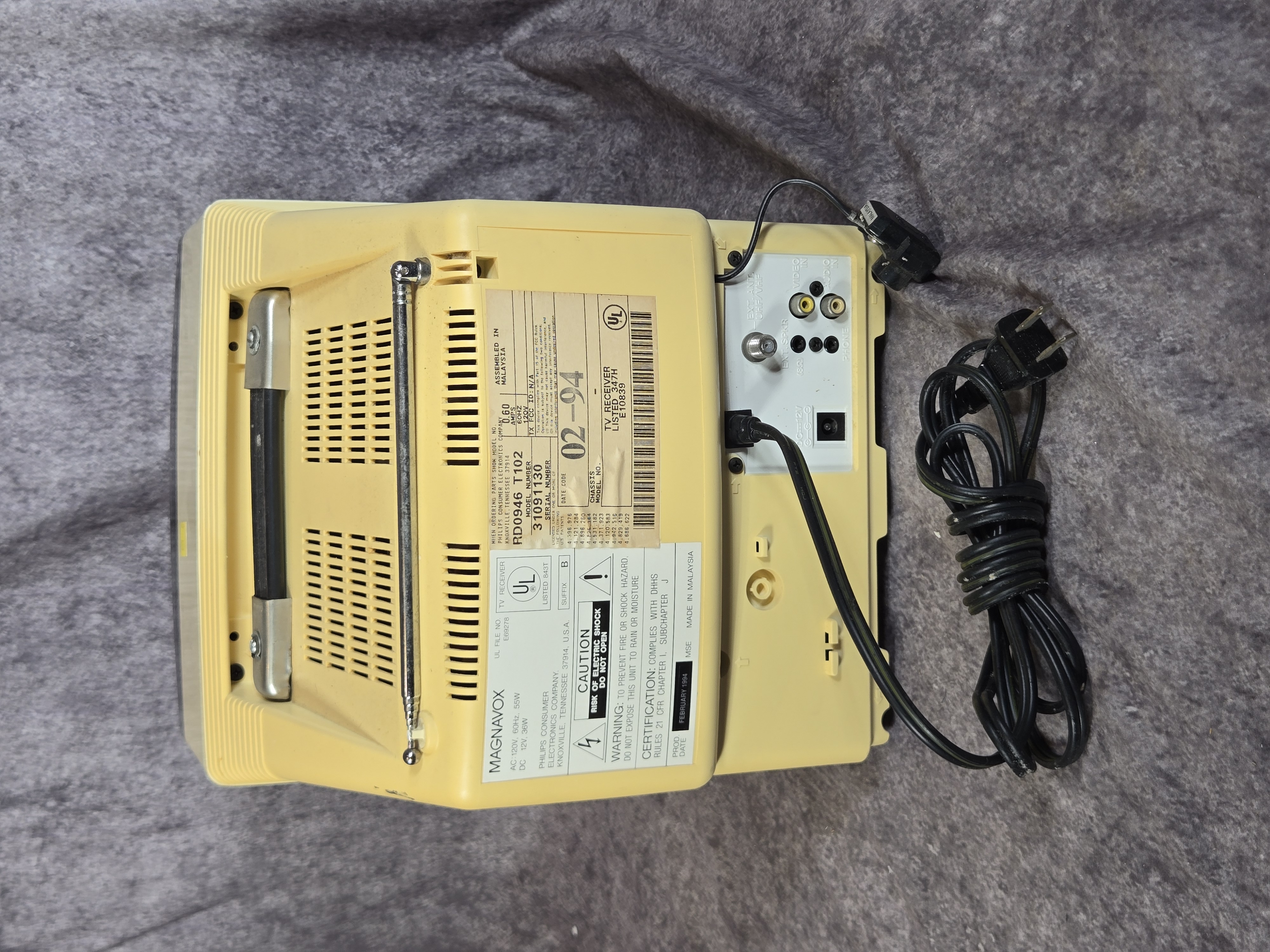 One 1990s Magnavox Plastic Portable CRT Television Model RD0946 T102