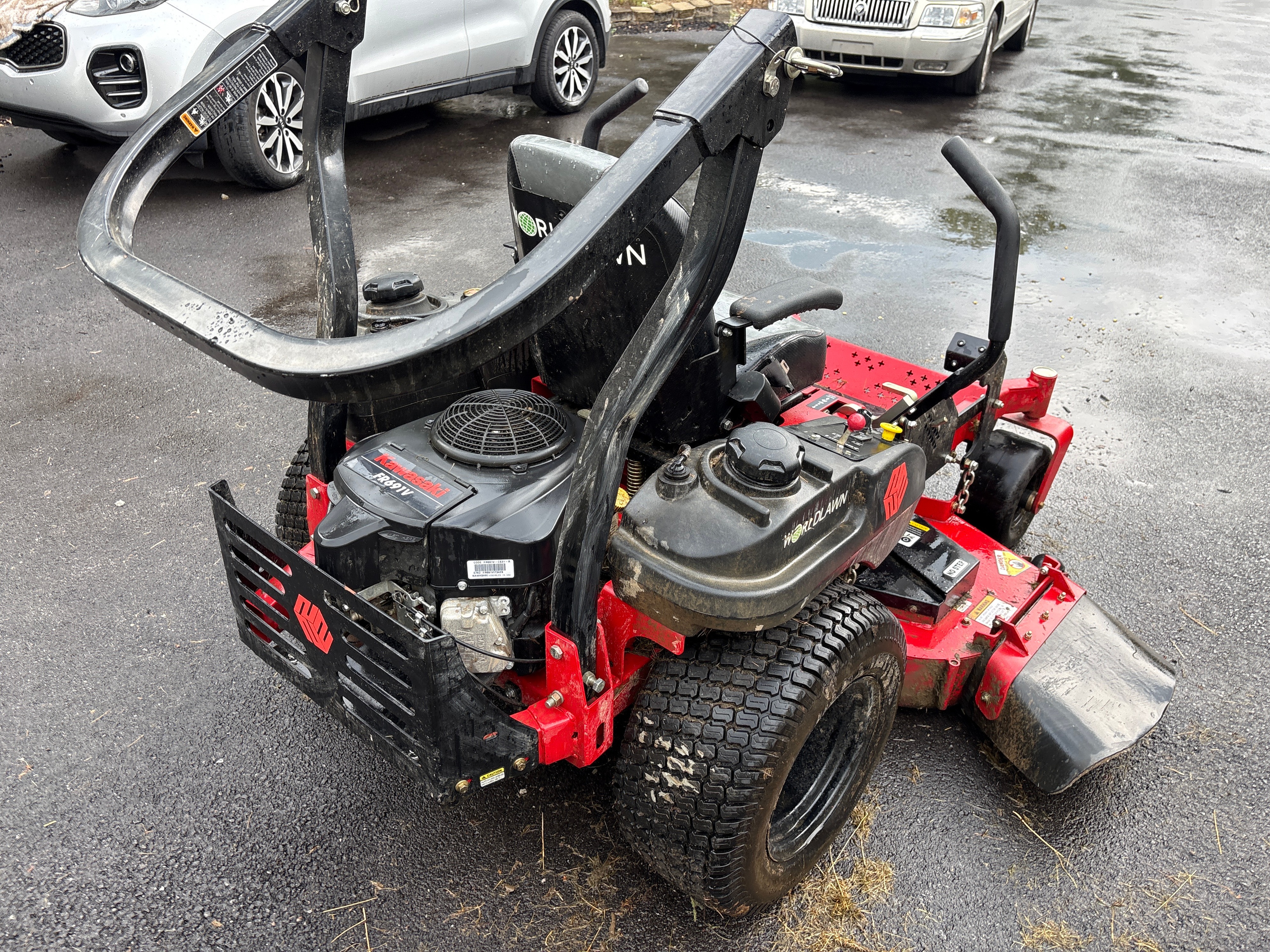 140.5 hours Worldlawn Diamondback 52 Inch Zero Turn Riding Mower with Kawasaki FR691V Engine