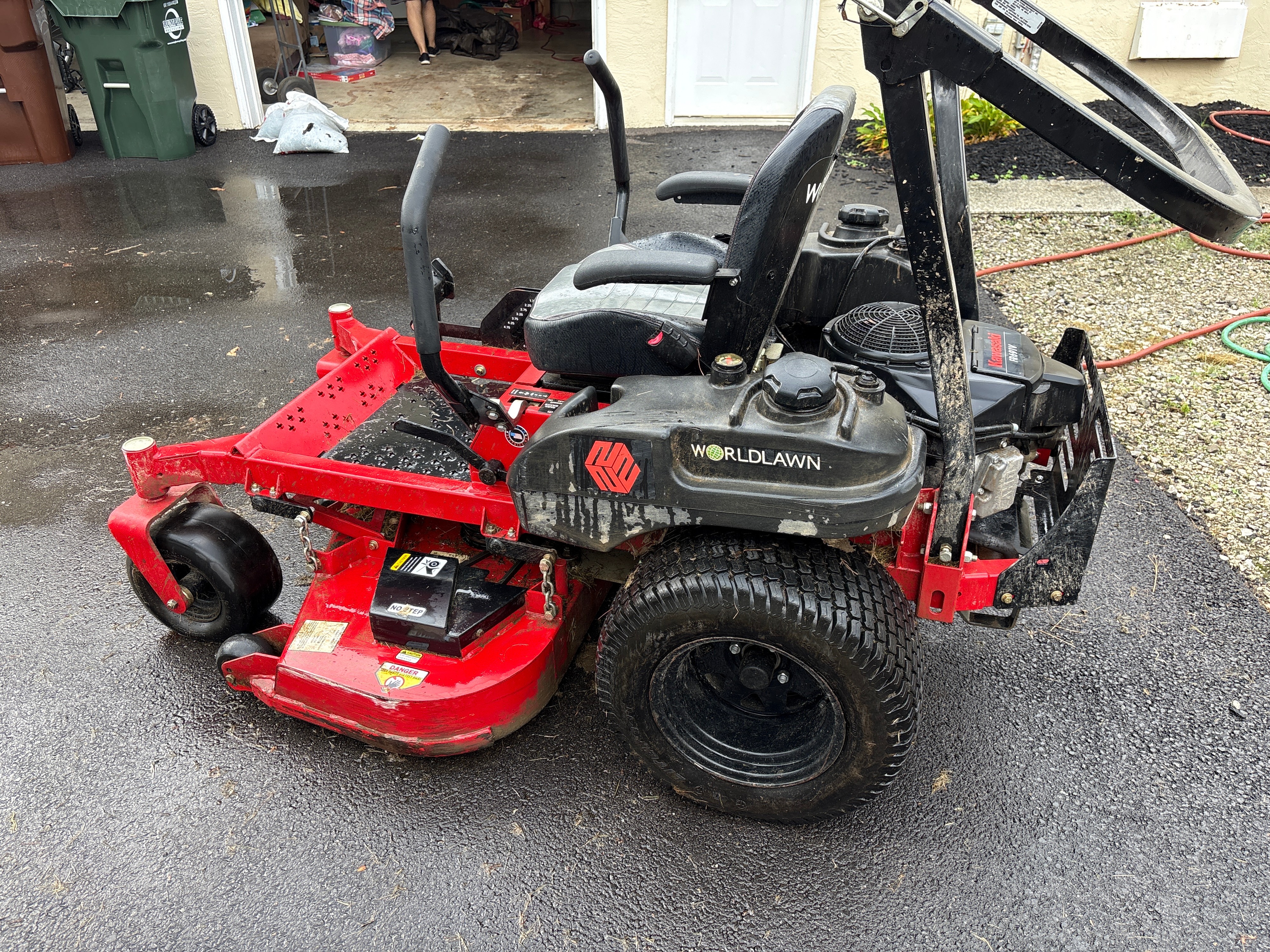 140.5 hours Worldlawn Diamondback 52 Inch Zero Turn Riding Mower with Kawasaki FR691V Engine