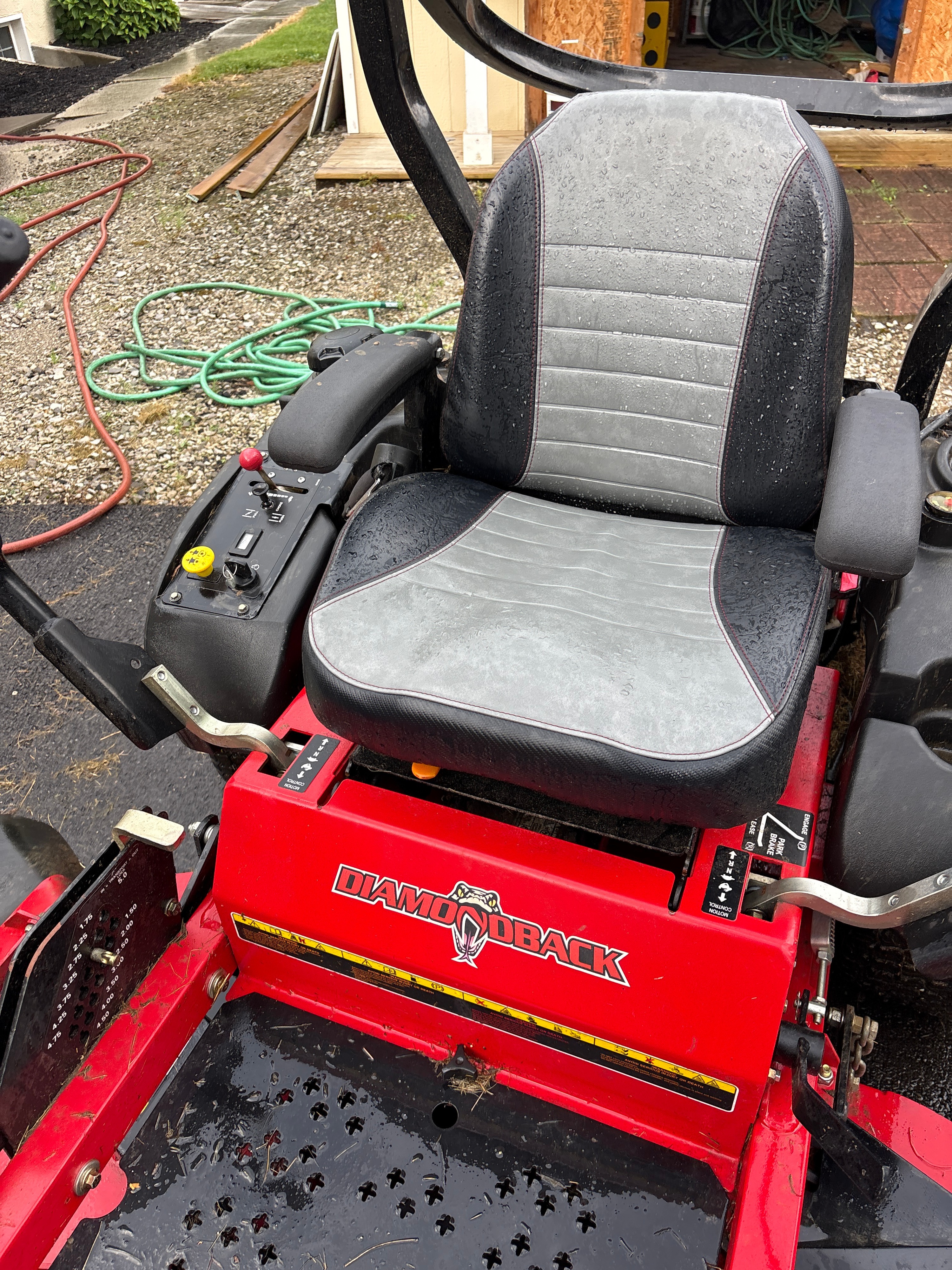 140.5 hours Worldlawn Diamondback 52 Inch Zero Turn Riding Mower with Kawasaki FR691V Engine